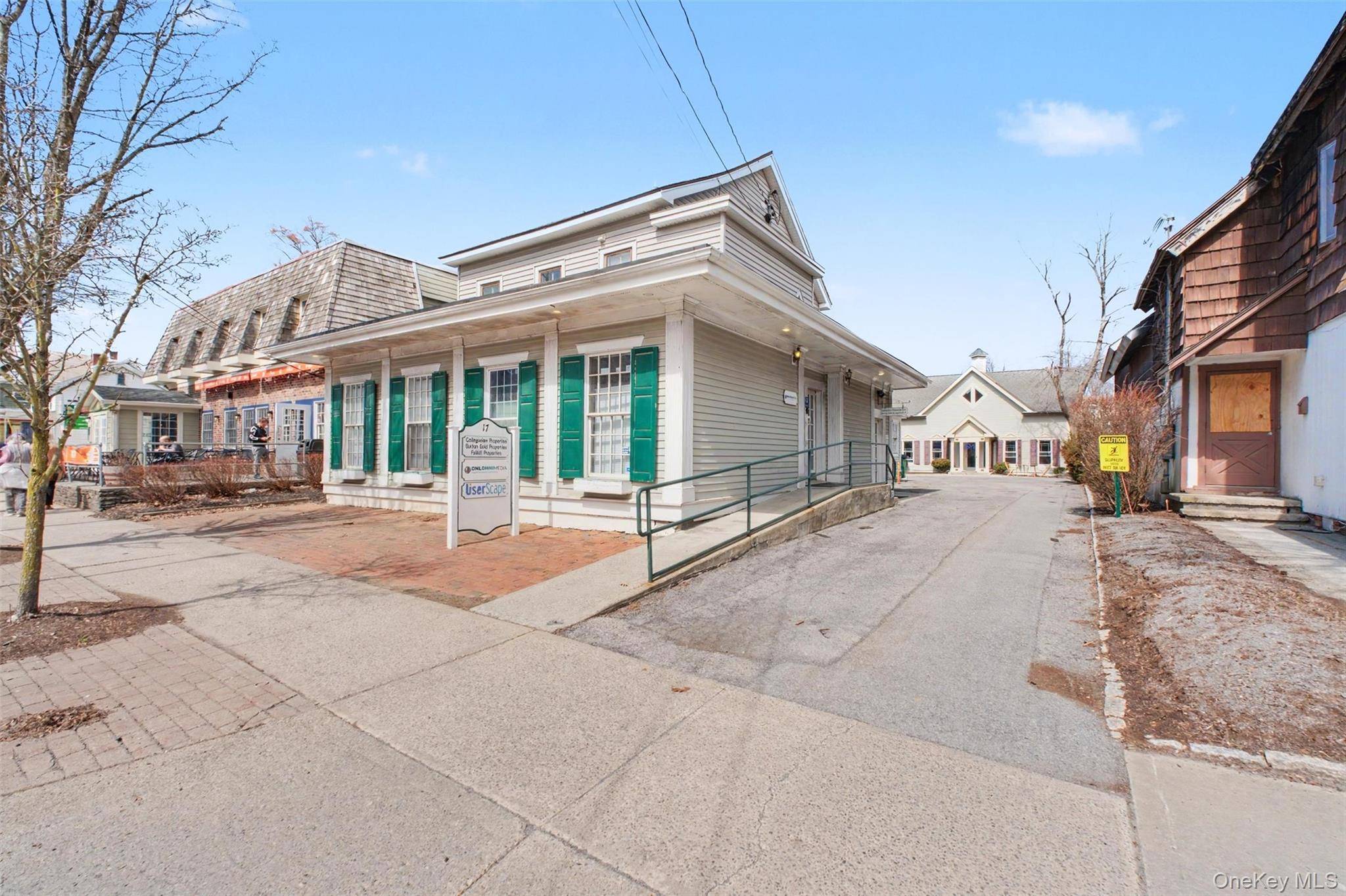 17 Collegeview AVE, Poughkeepsie, NY 12603