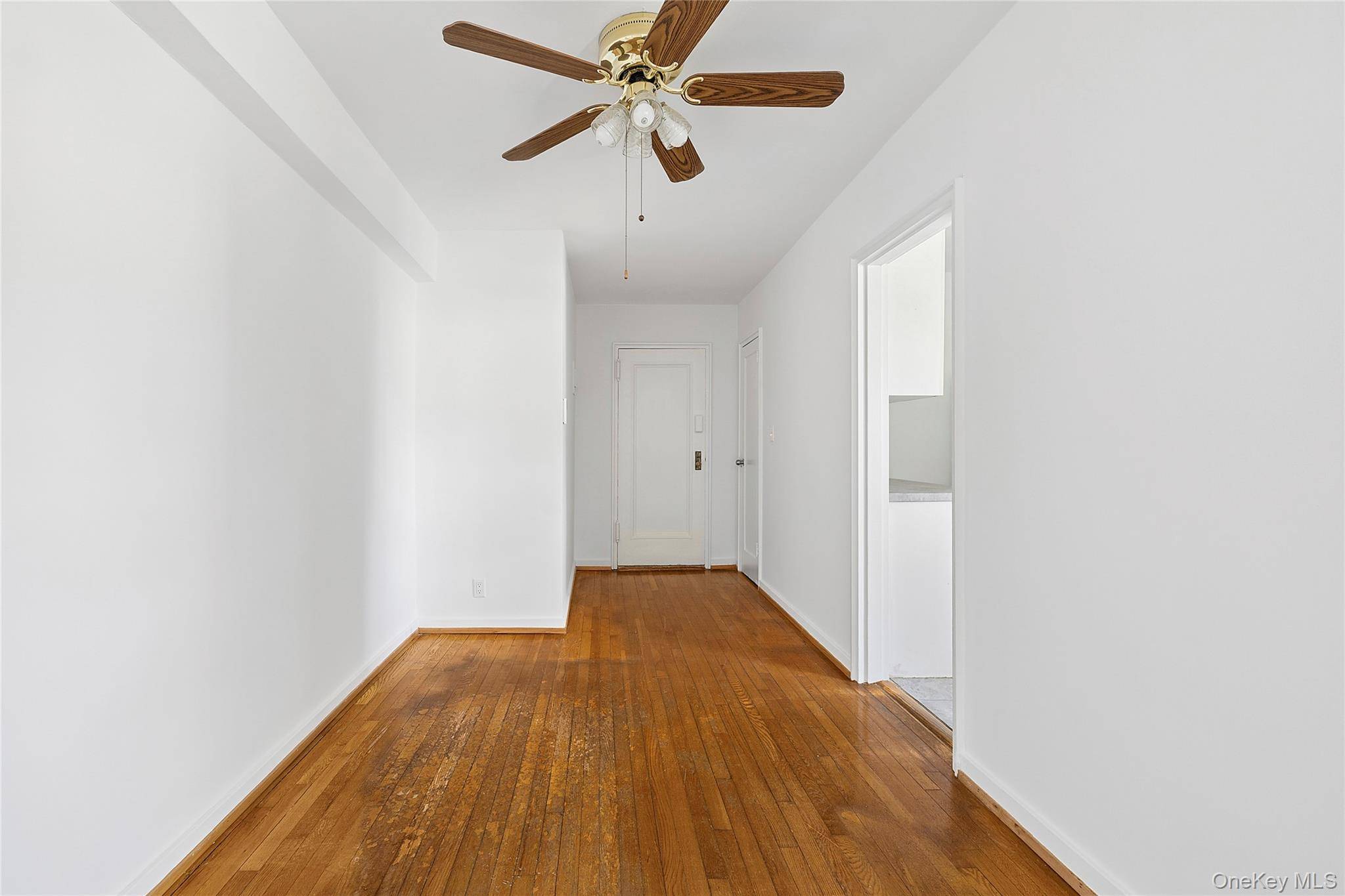 1 Edwards ST #3C, Roslyn Heights, NY 11577