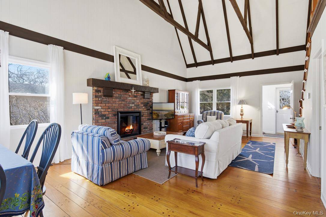 3 Foster AVE, Hampton Bays, NY 11946