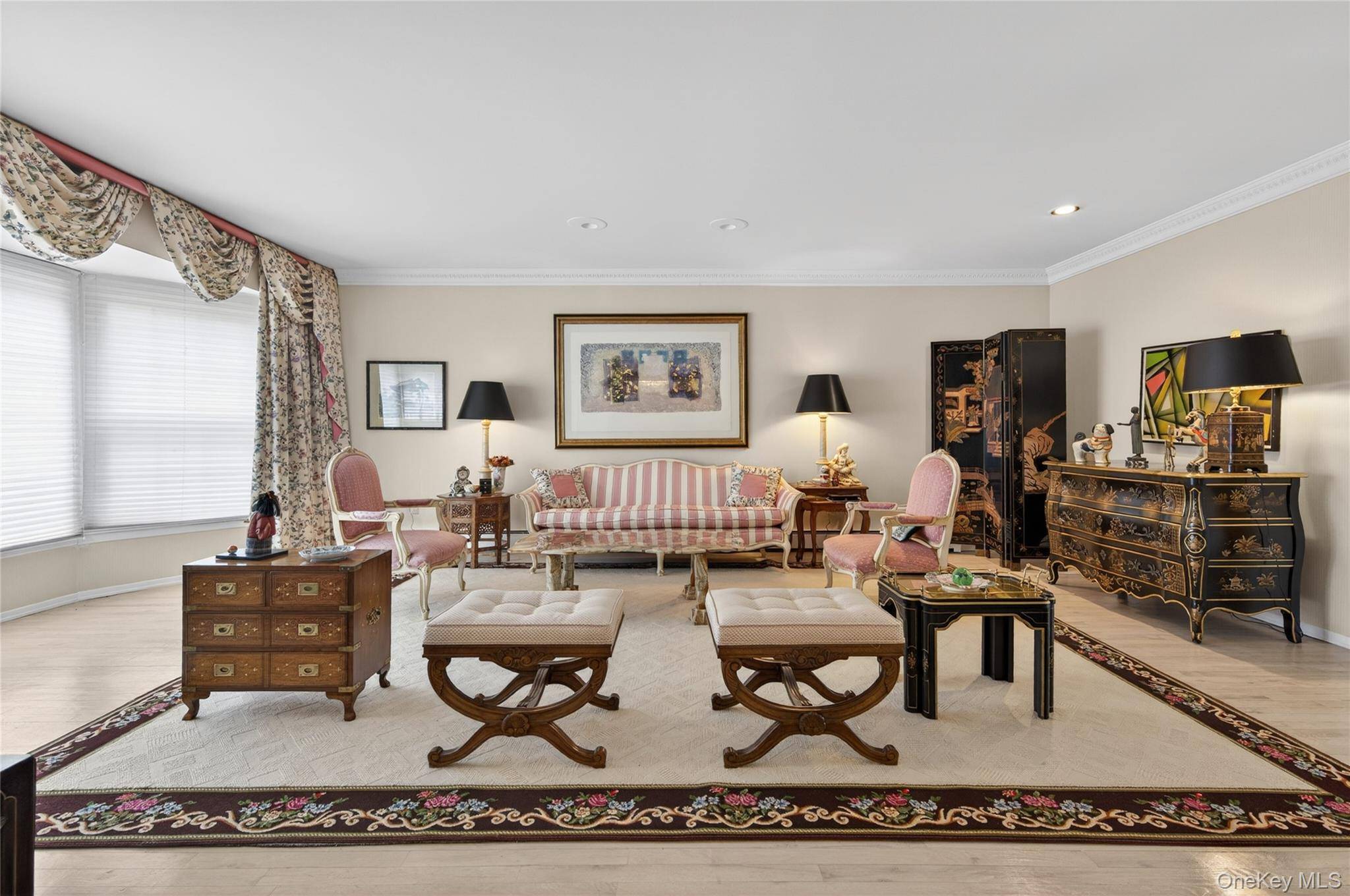 18 Quaker Ridge DR, Brookville, NY 11545