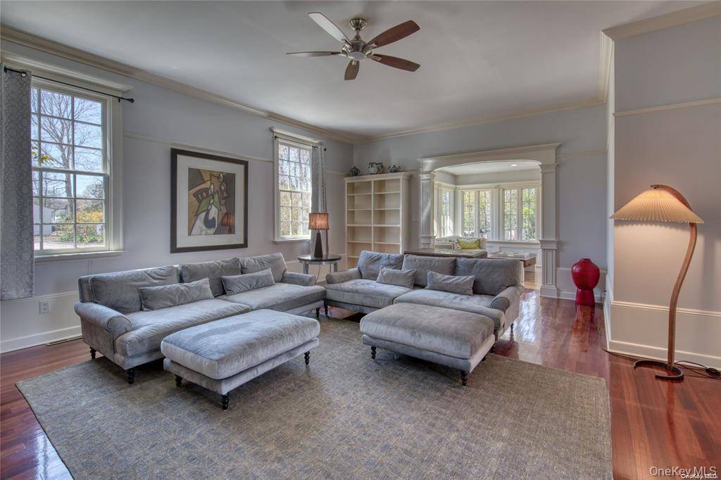 11003 Main RD, East Marion, NY 11939