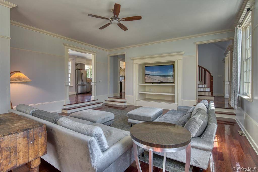 11003 Main RD, East Marion, NY 11939