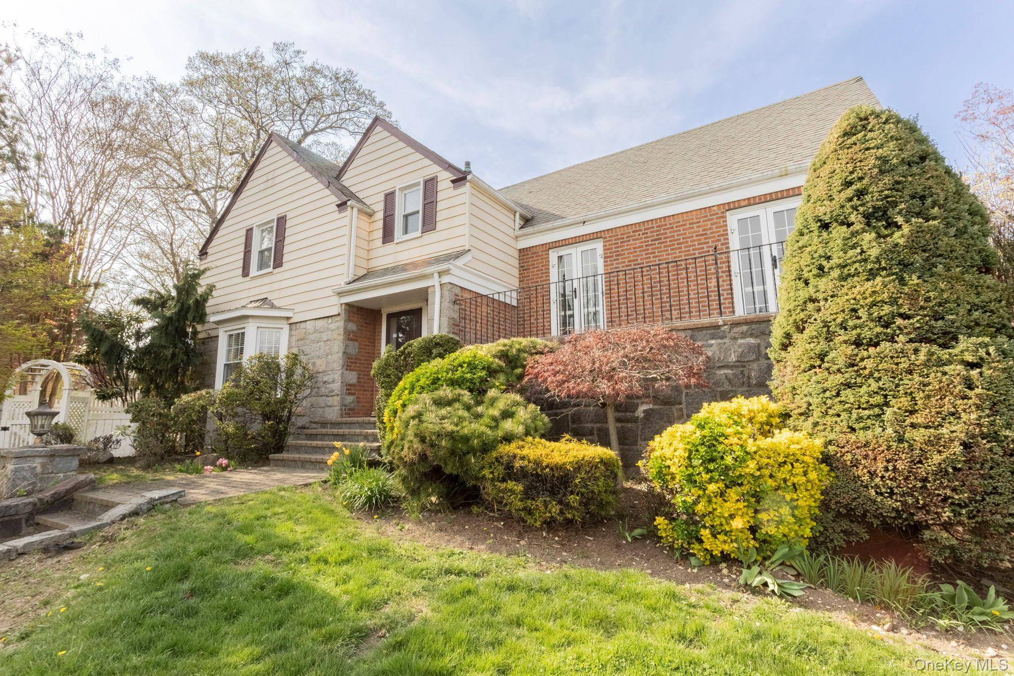 215-15 86th AVE, Hollis Hills, NY 11427