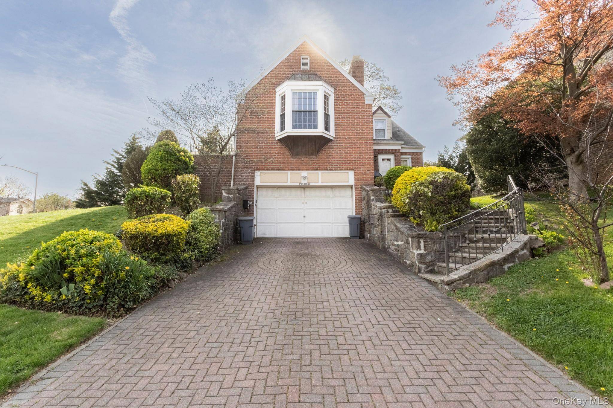 215-15 86th AVE, Hollis Hills, NY 11427