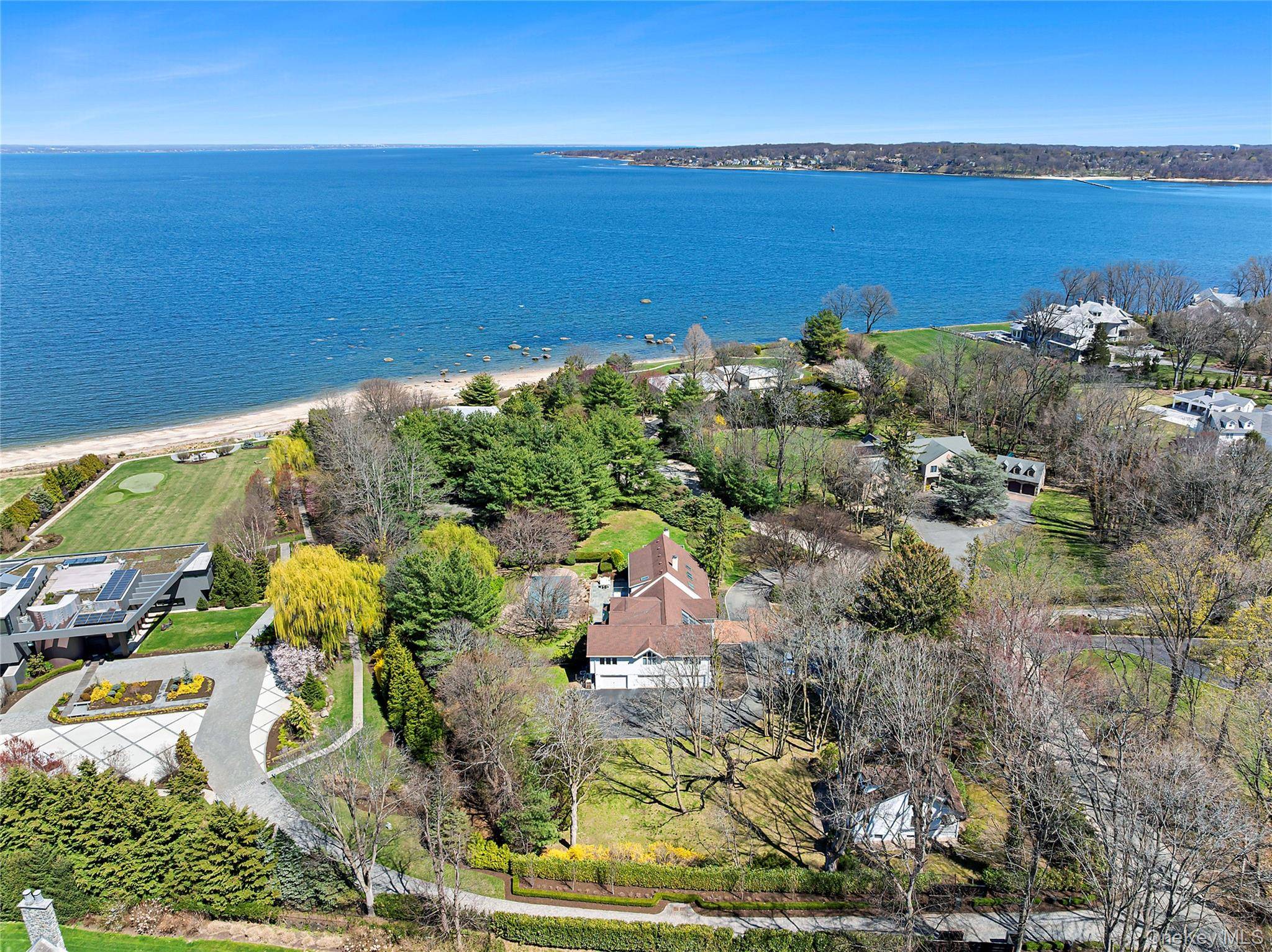92 Old House LN, Sands Point, NY 11050