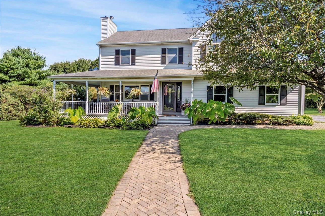 97 Grant DR, Aquebogue, NY 11901
