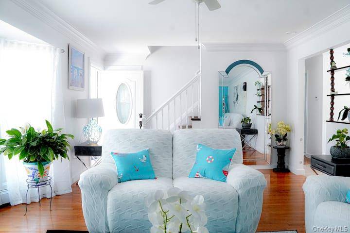 45 Bellows TER #B, Hampton Bays, NY 11946