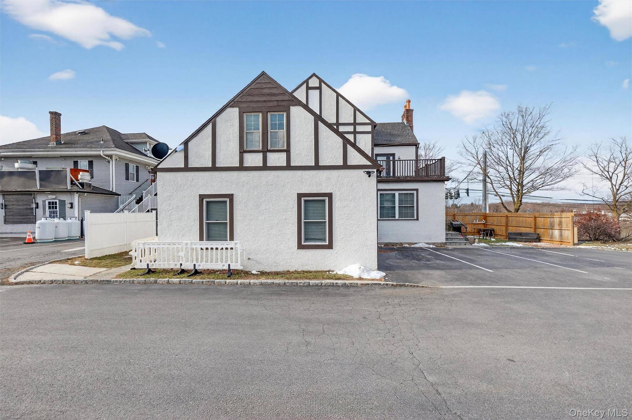 2002 E Main ST, Mohegan Lake, NY 10547