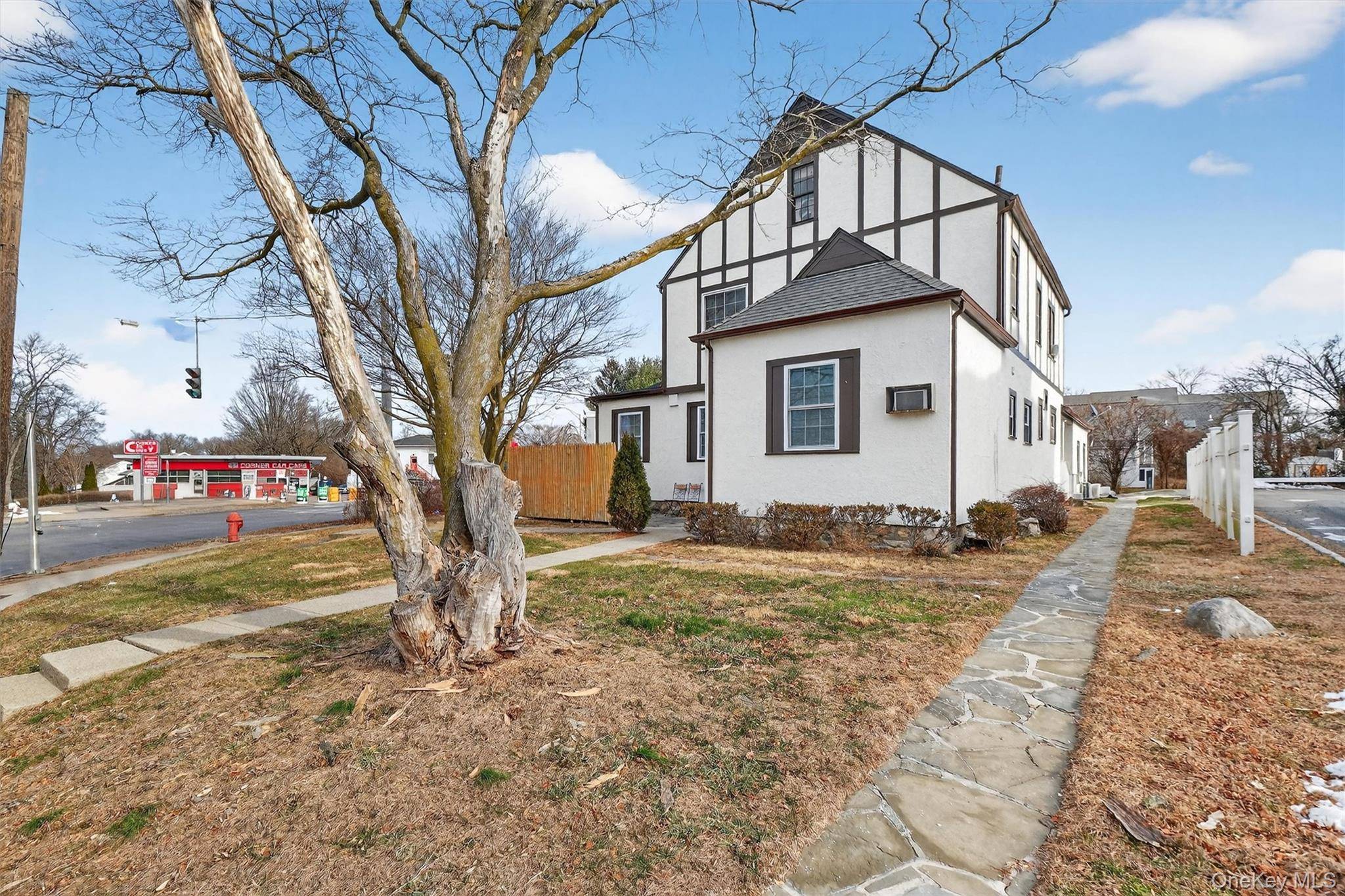 2002 E Main ST, Mohegan Lake, NY 10547