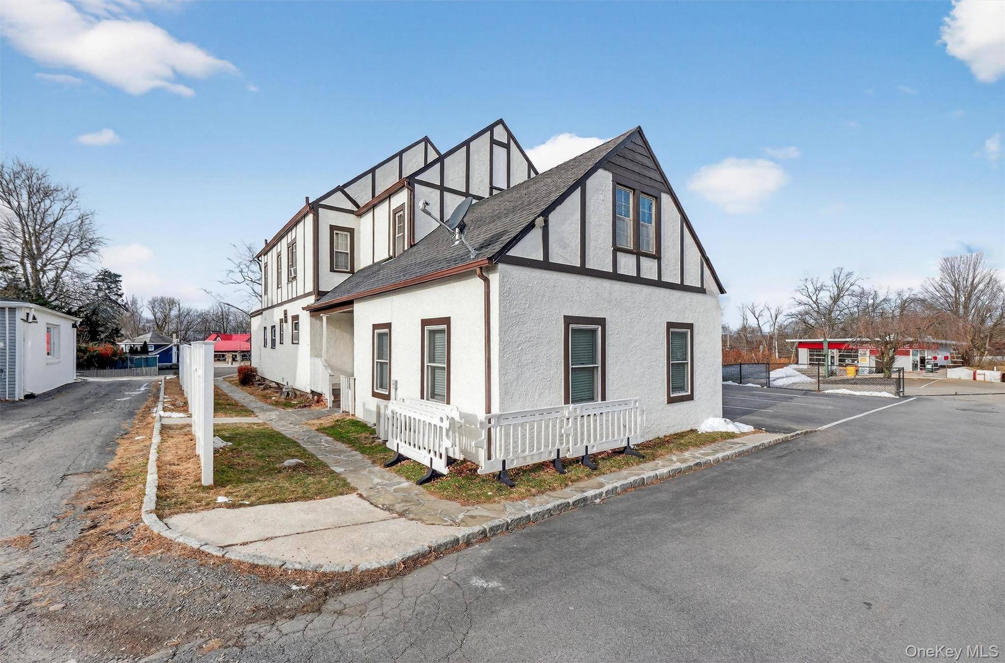 2002 E Main ST, Mohegan Lake, NY 10547