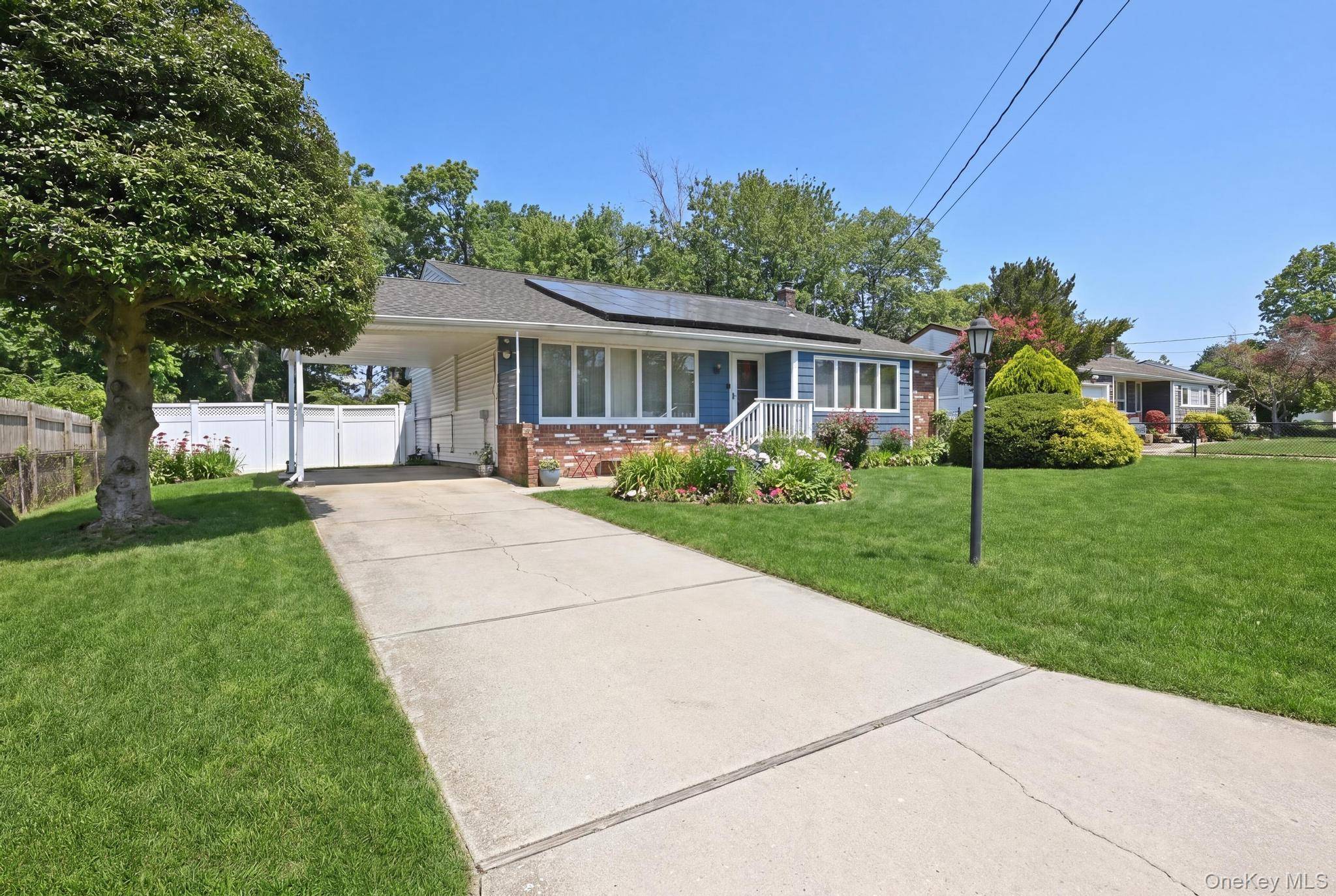 23 Glenwood LN, Huntington, NY 11743