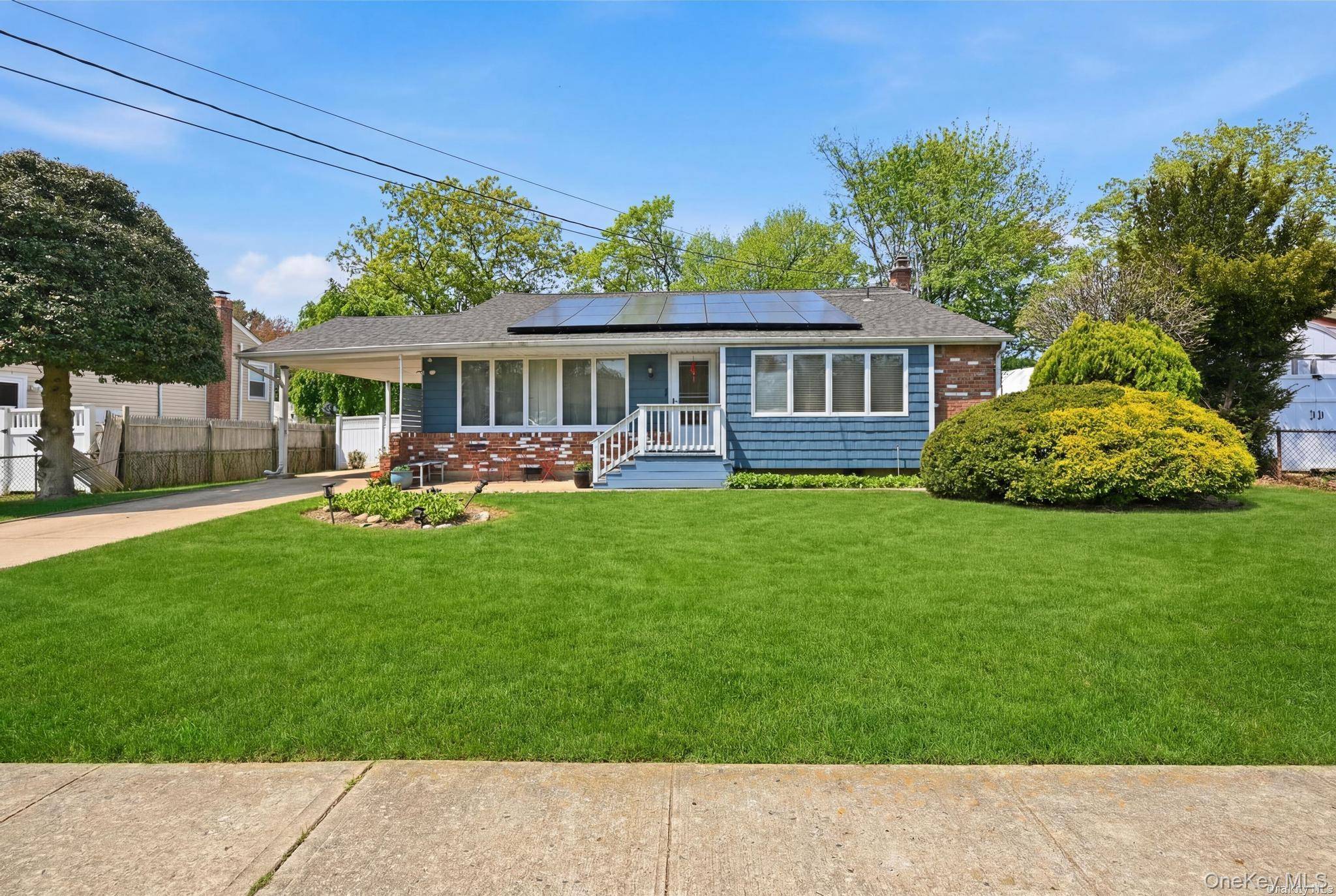 23 Glenwood LN, Huntington, NY 11743