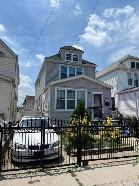 9030 Vanderveer ST, Queens Village, NY 11428