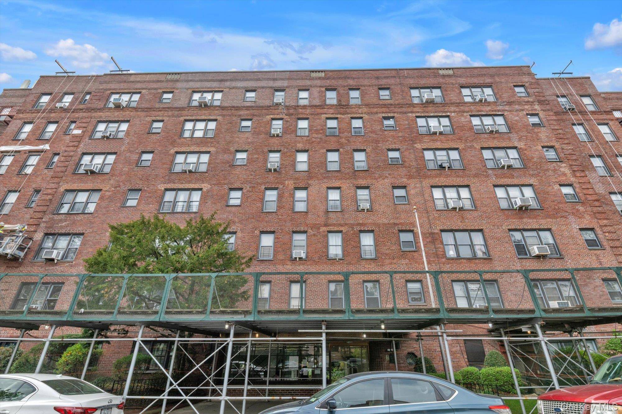 143-50 Hoover AVE #304, Briarwood, NY 11435