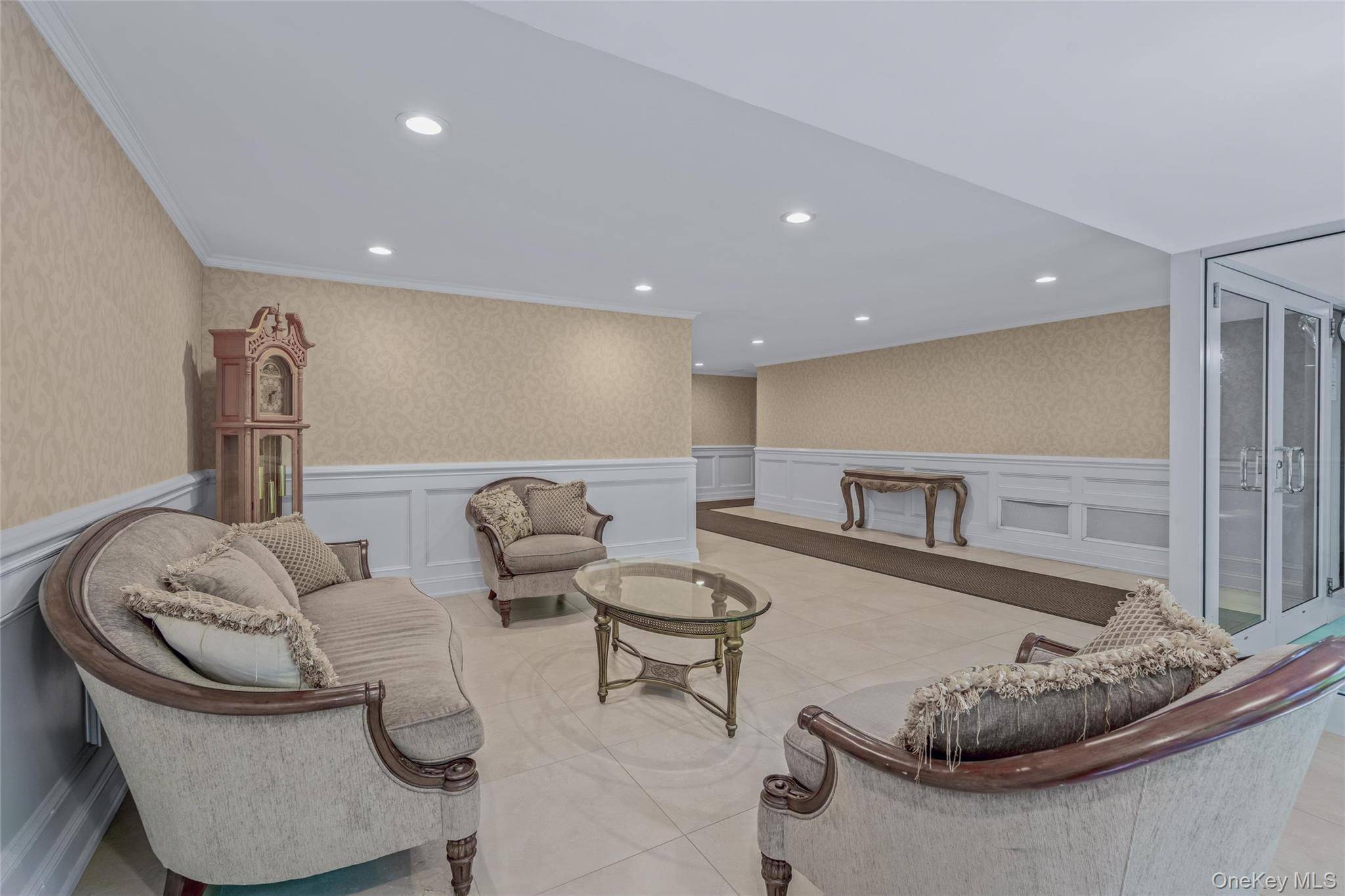 43-25 Douglaston Pkwy #1H, Little Neck, NY 11363