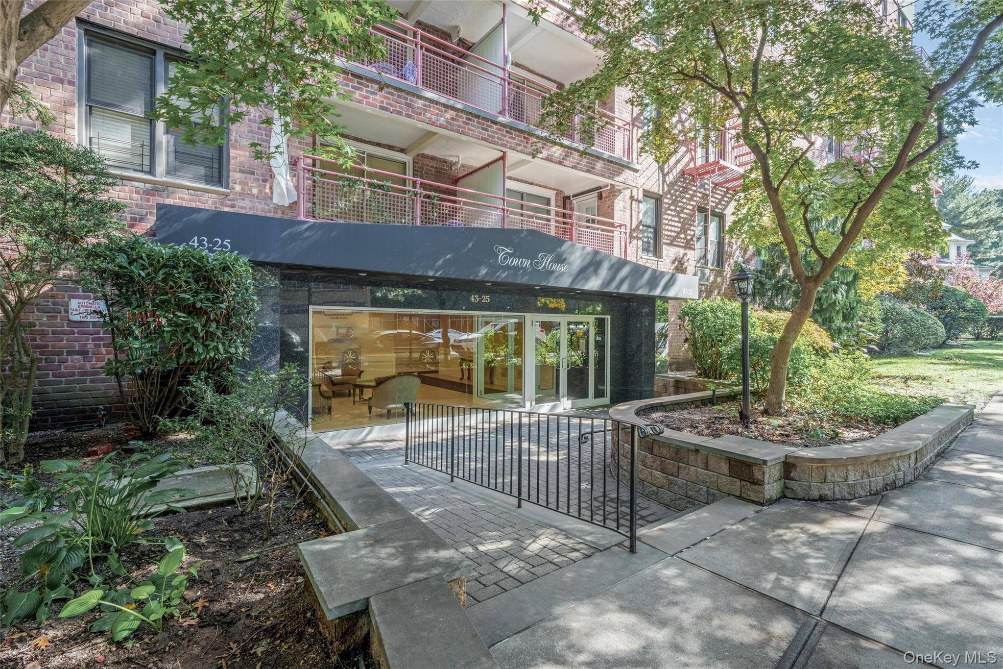 43-25 Douglaston Pkwy #1H, Little Neck, NY 11363