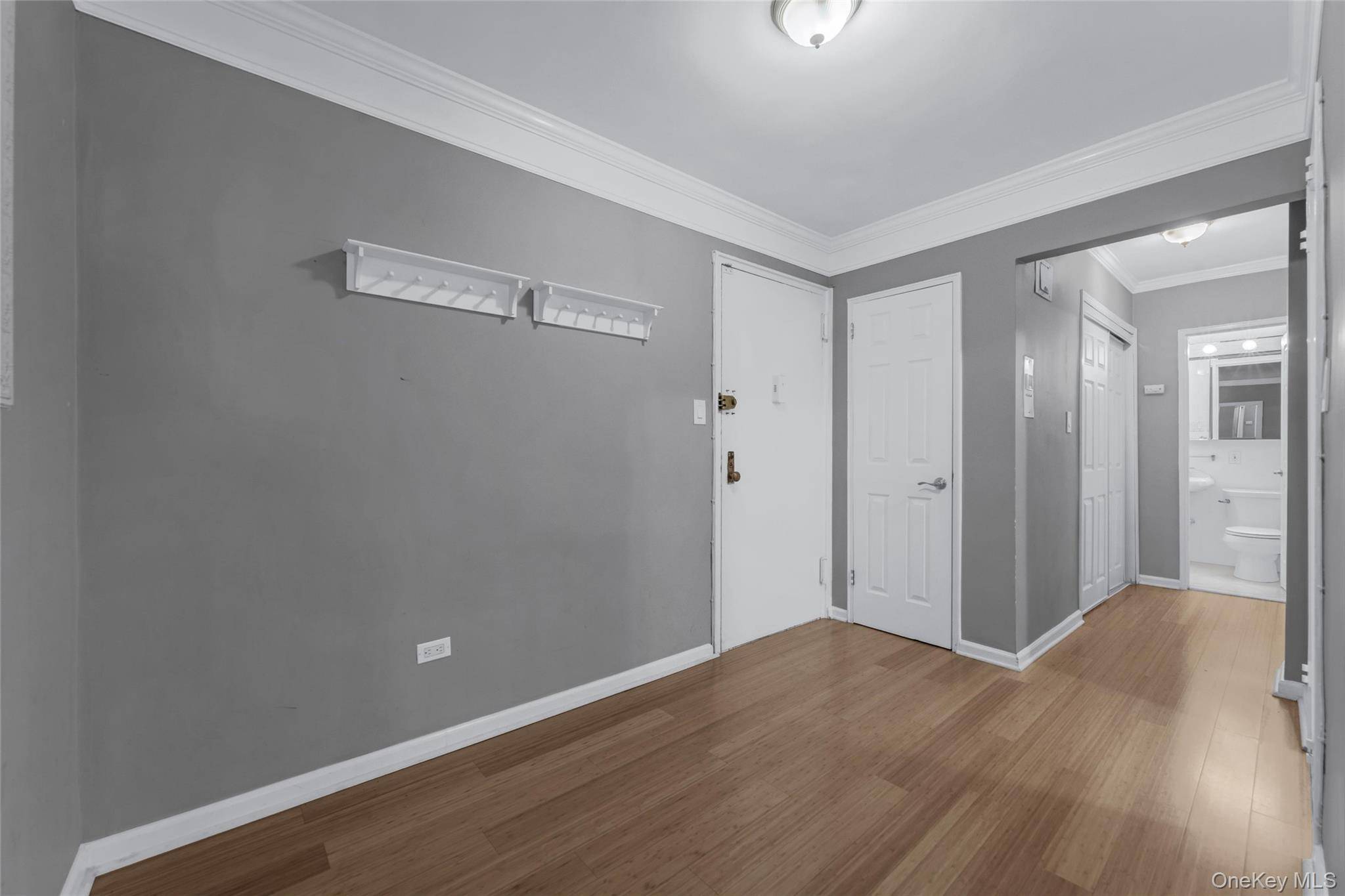 43-25 Douglaston Pkwy #1H, Little Neck, NY 11363
