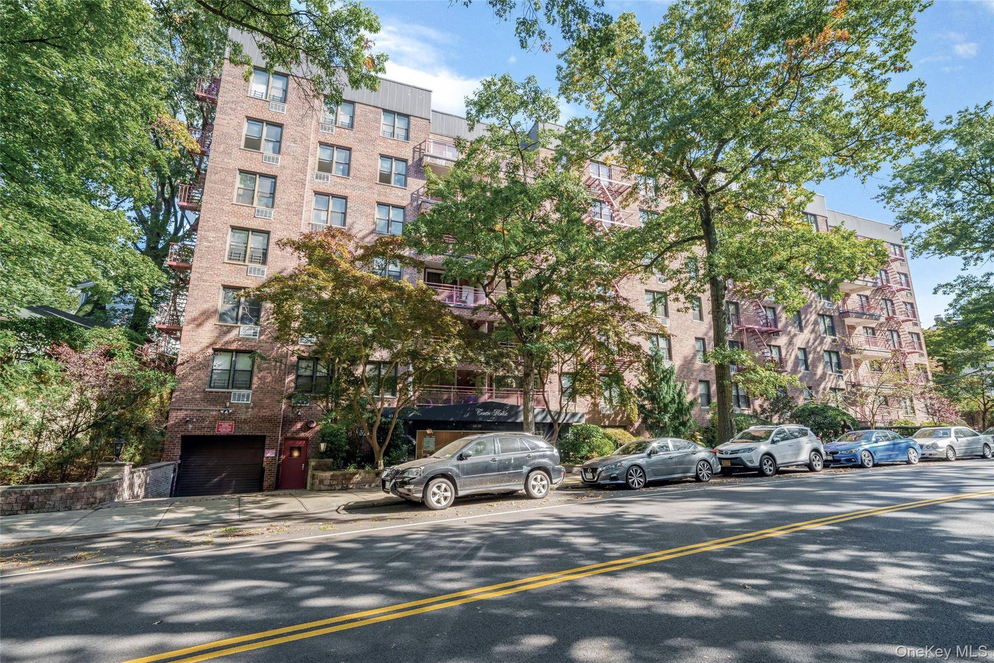 43-25 Douglaston Pkwy #1H, Little Neck, NY 11363