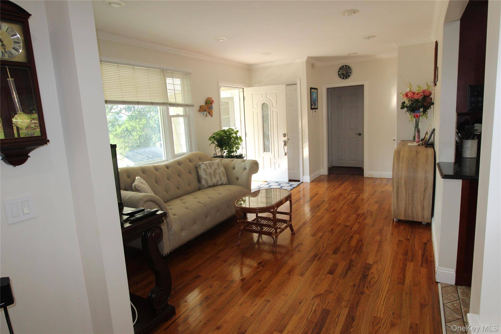 650 Warren AVE, Thornwood, NY 10594