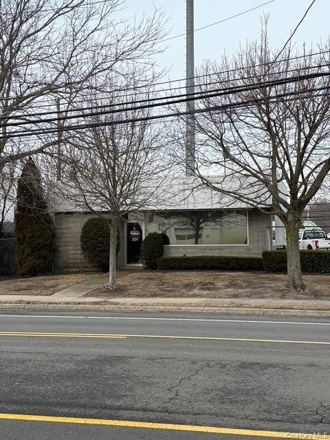 201 Union BLVD, West Islip, NY 11795