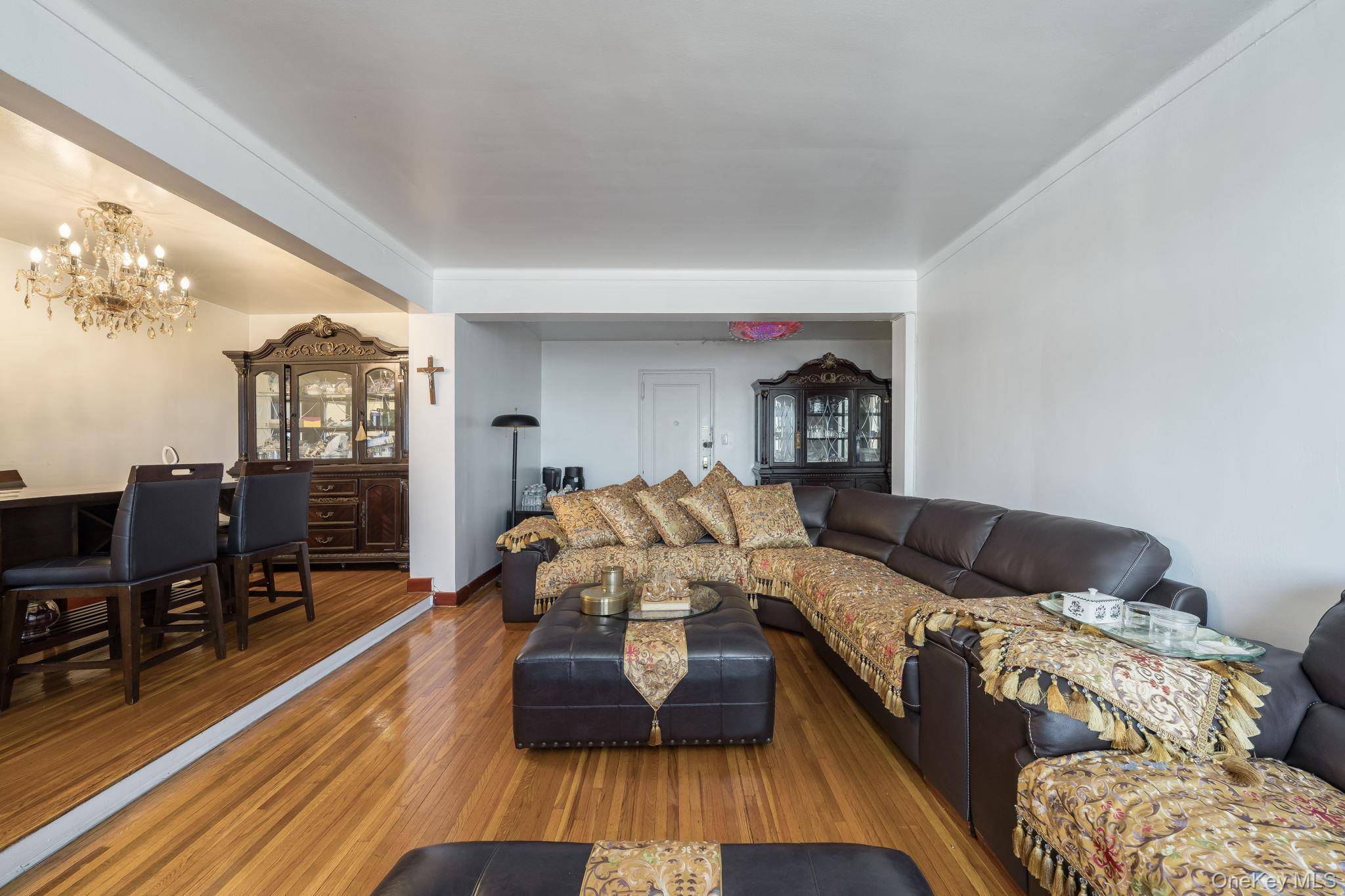 143-50 Hoover AVE #306, Briarwood, NY 11435