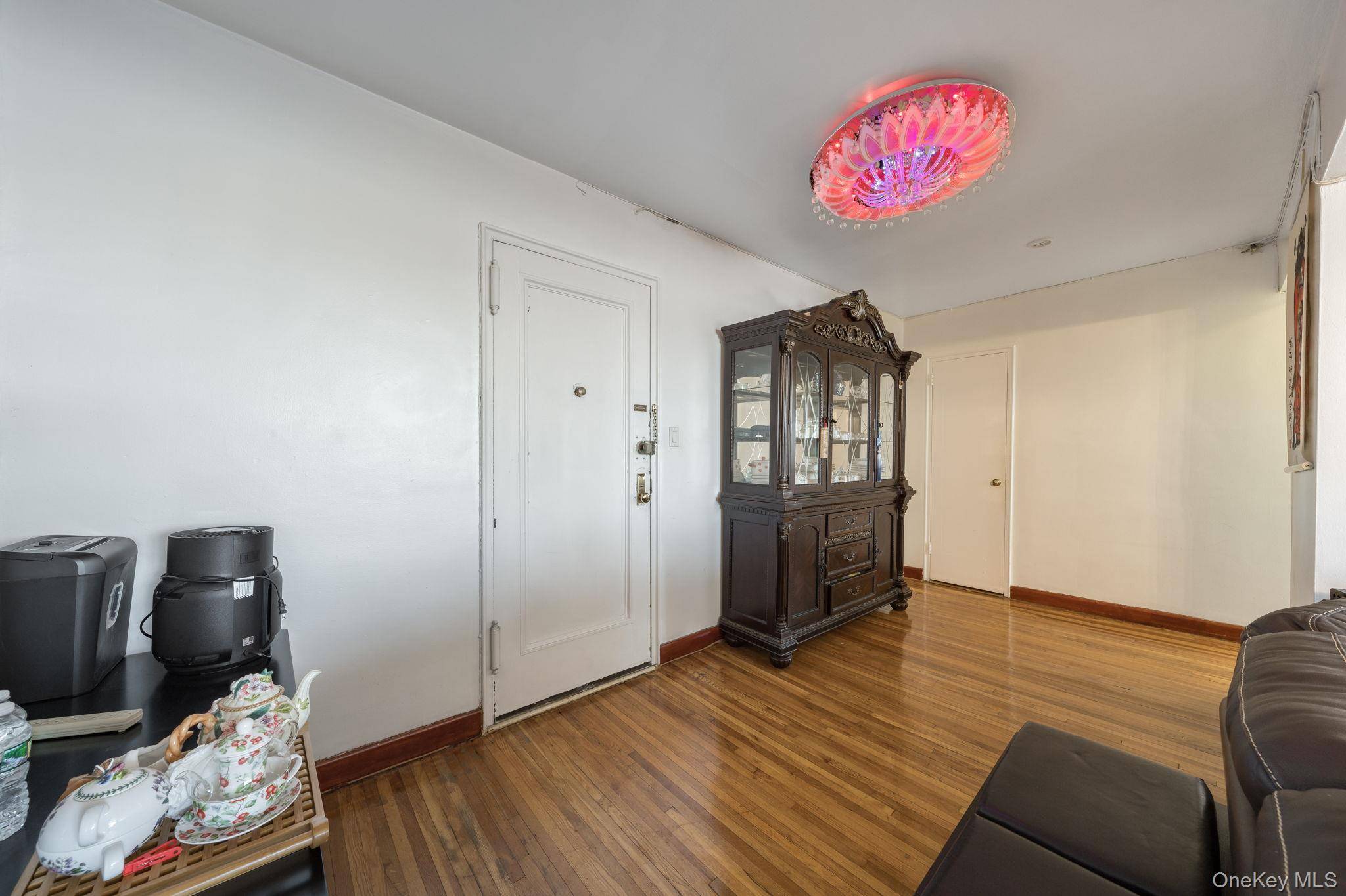 143-50 Hoover AVE #306, Briarwood, NY 11435