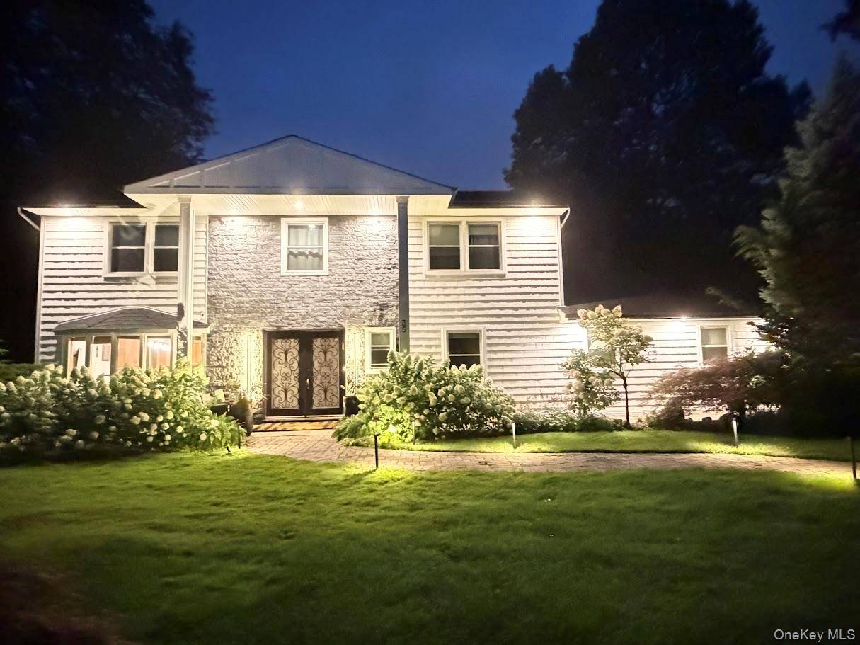 35 Elm DR, East Hills, NY 11576