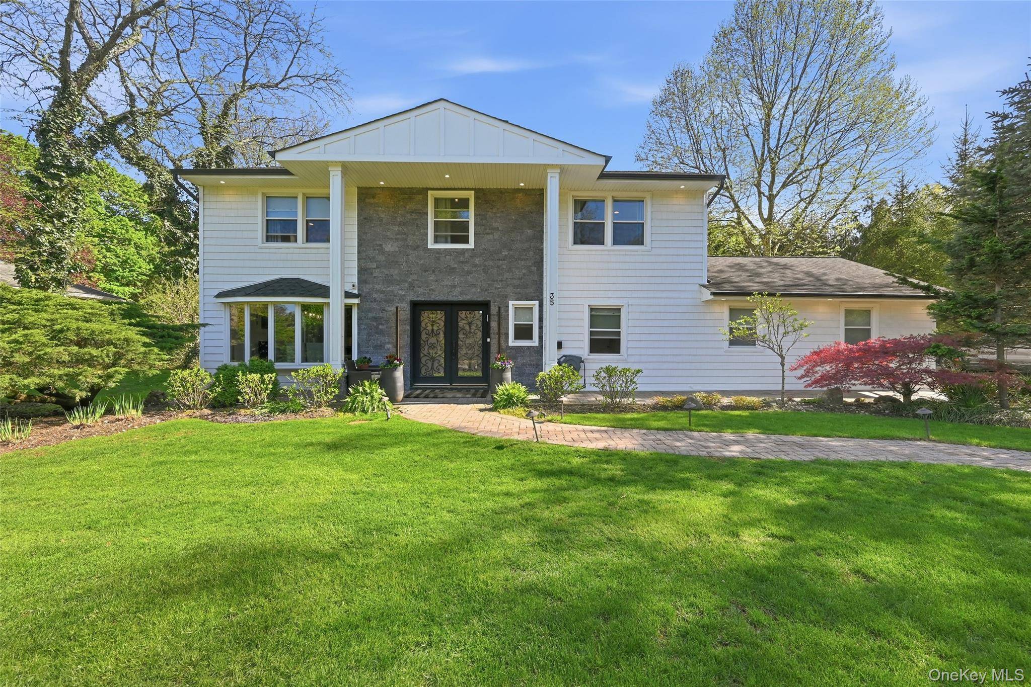 35 Elm DR, East Hills, NY 11576