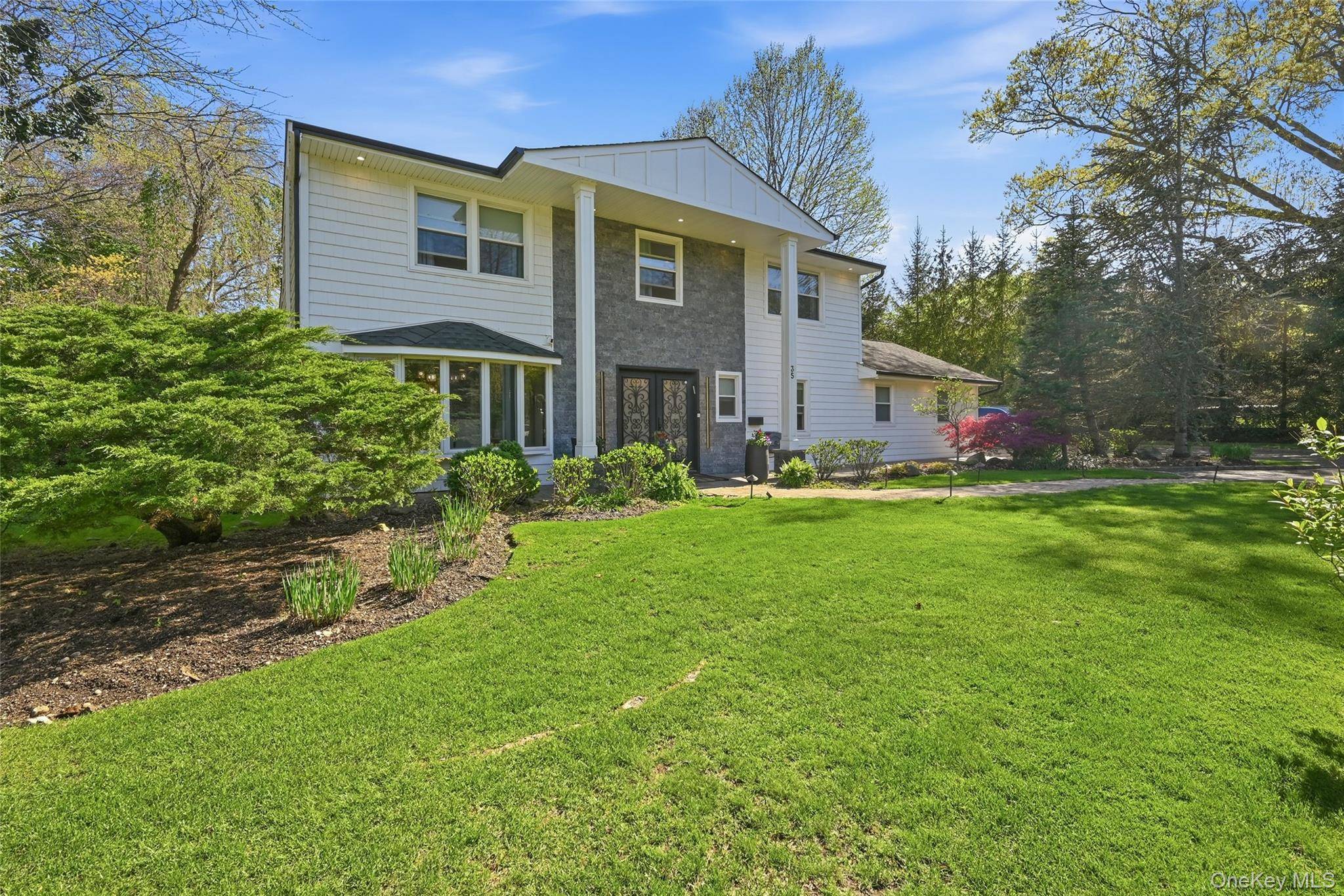 35 Elm DR, East Hills, NY 11576