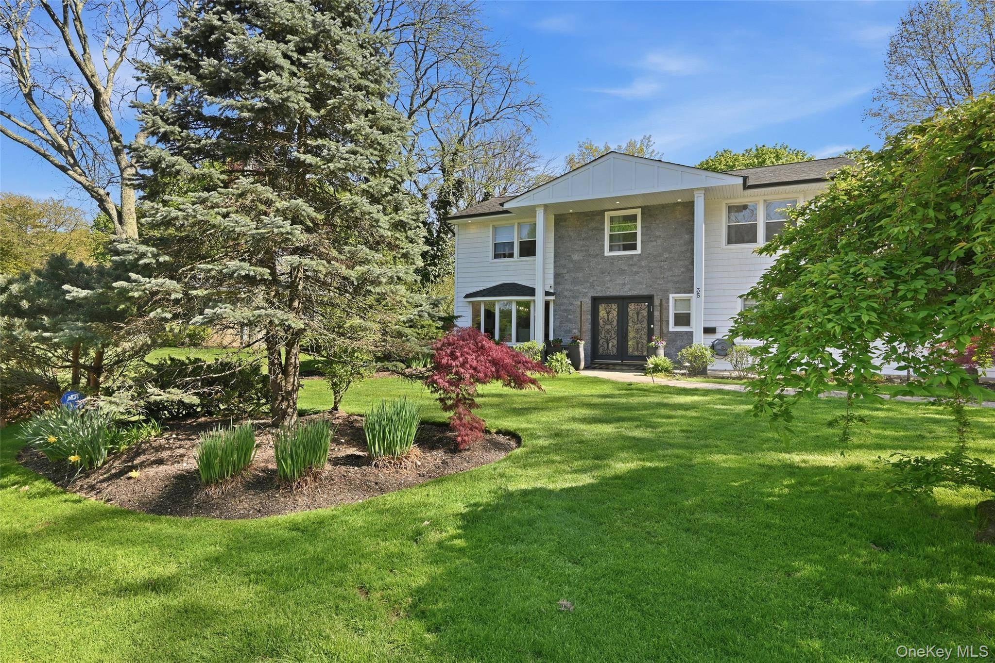 35 Elm DR, East Hills, NY 11576
