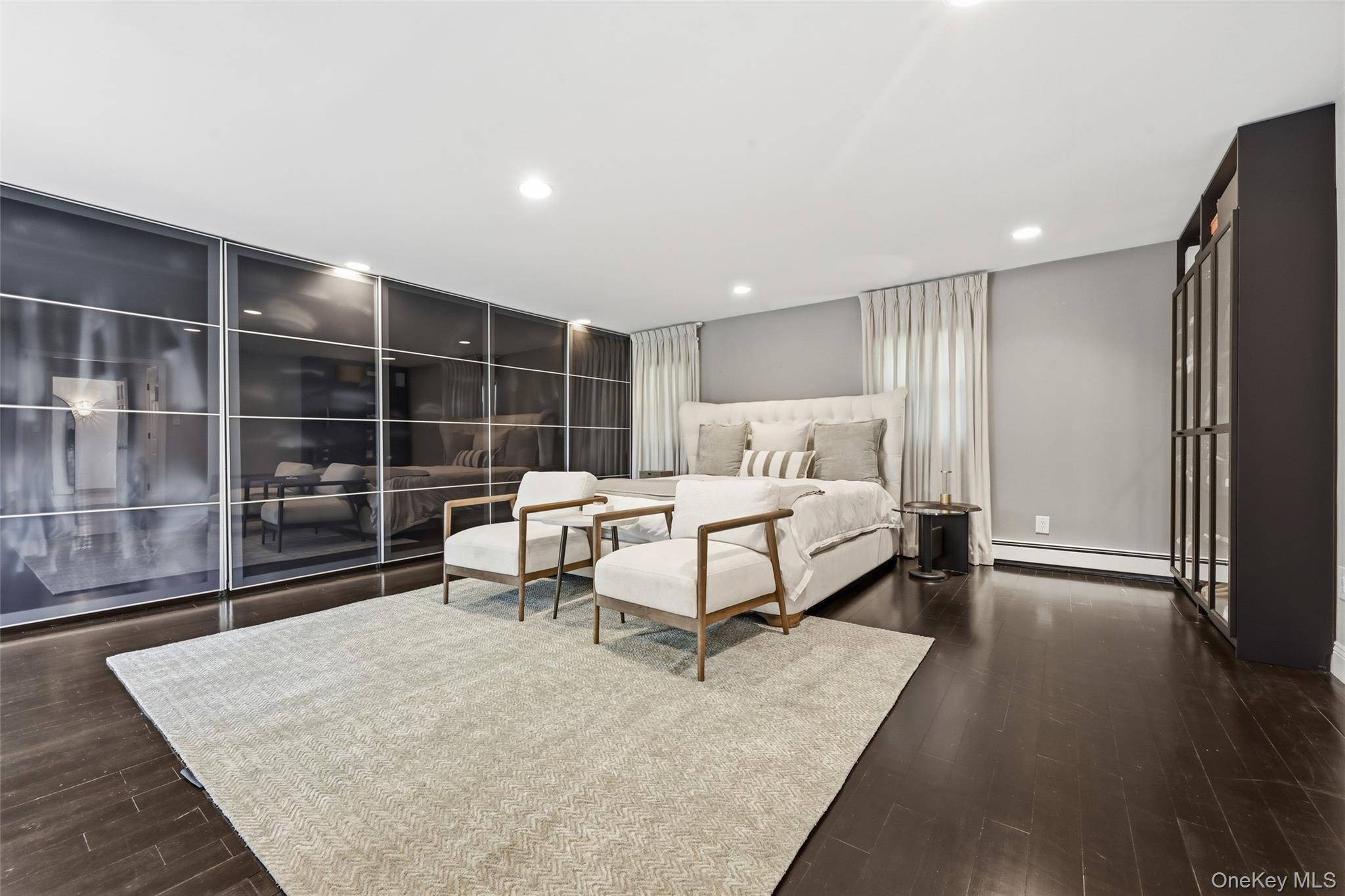 35 Elm DR, East Hills, NY 11576