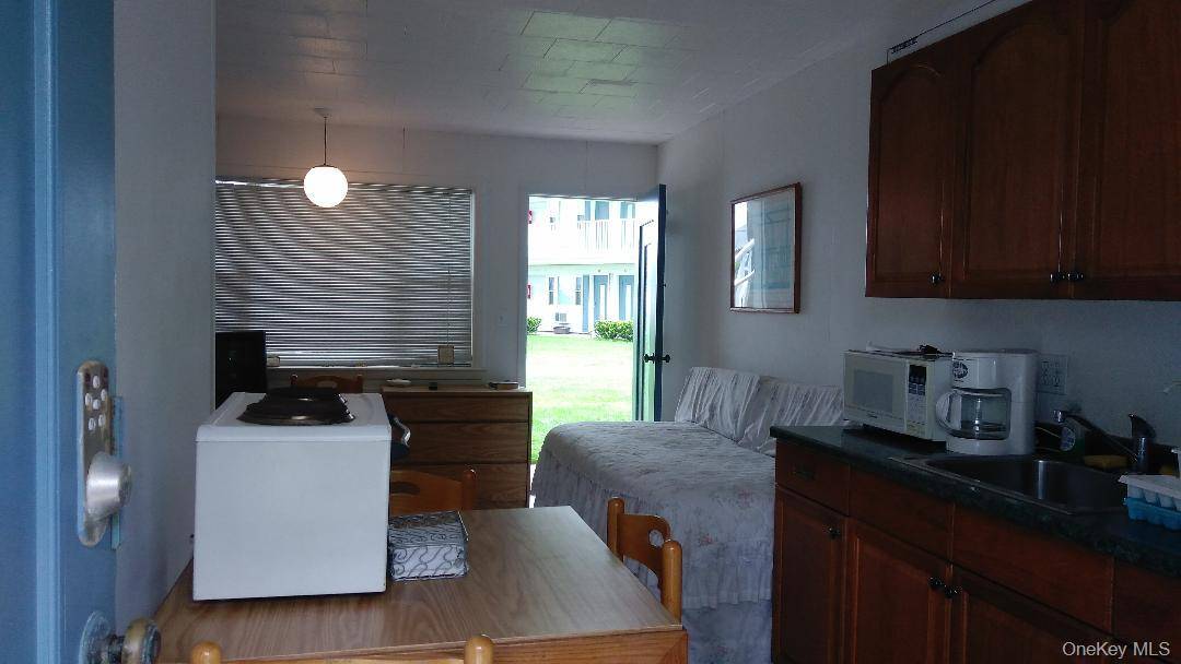 52325 County Road 48 #8, Southold, NY 11971