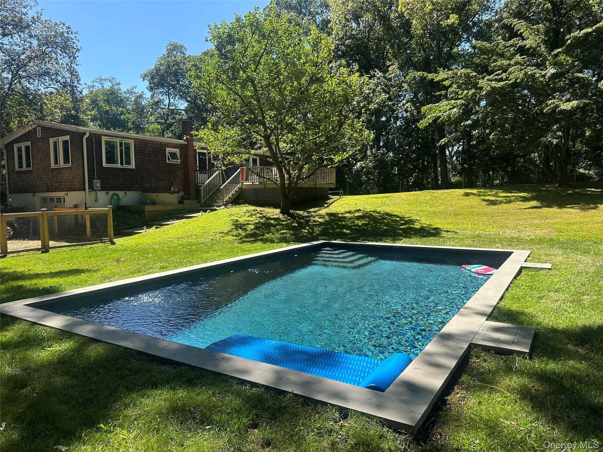 9 Johnston RD, Shelter Island, NY 11964