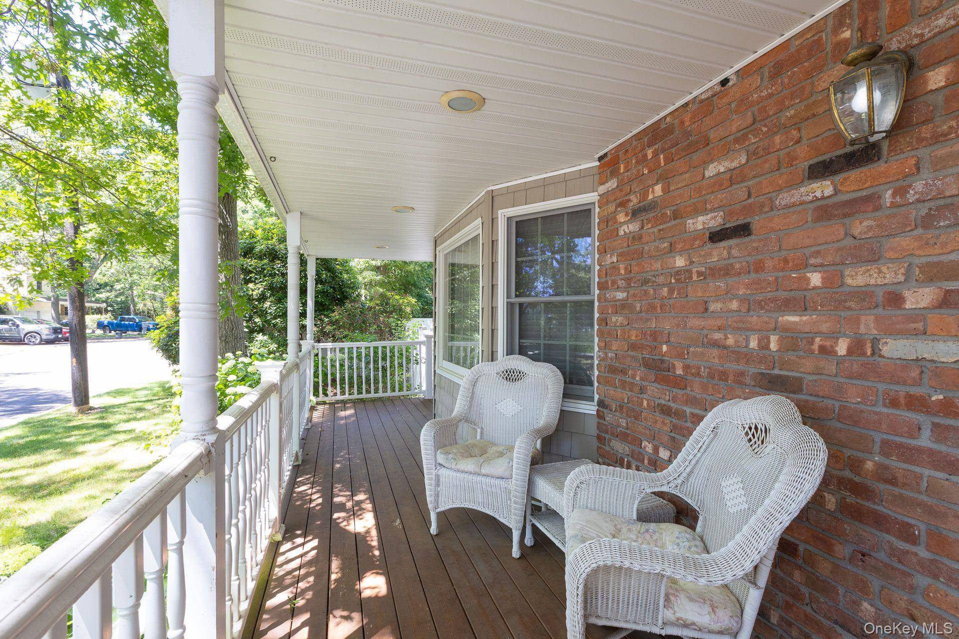 97 Krispin LN, East Setauket, NY 11733