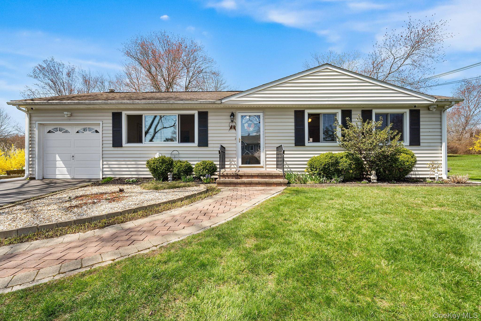 3453 Flanders DR, Yorktown Heights, NY 10598