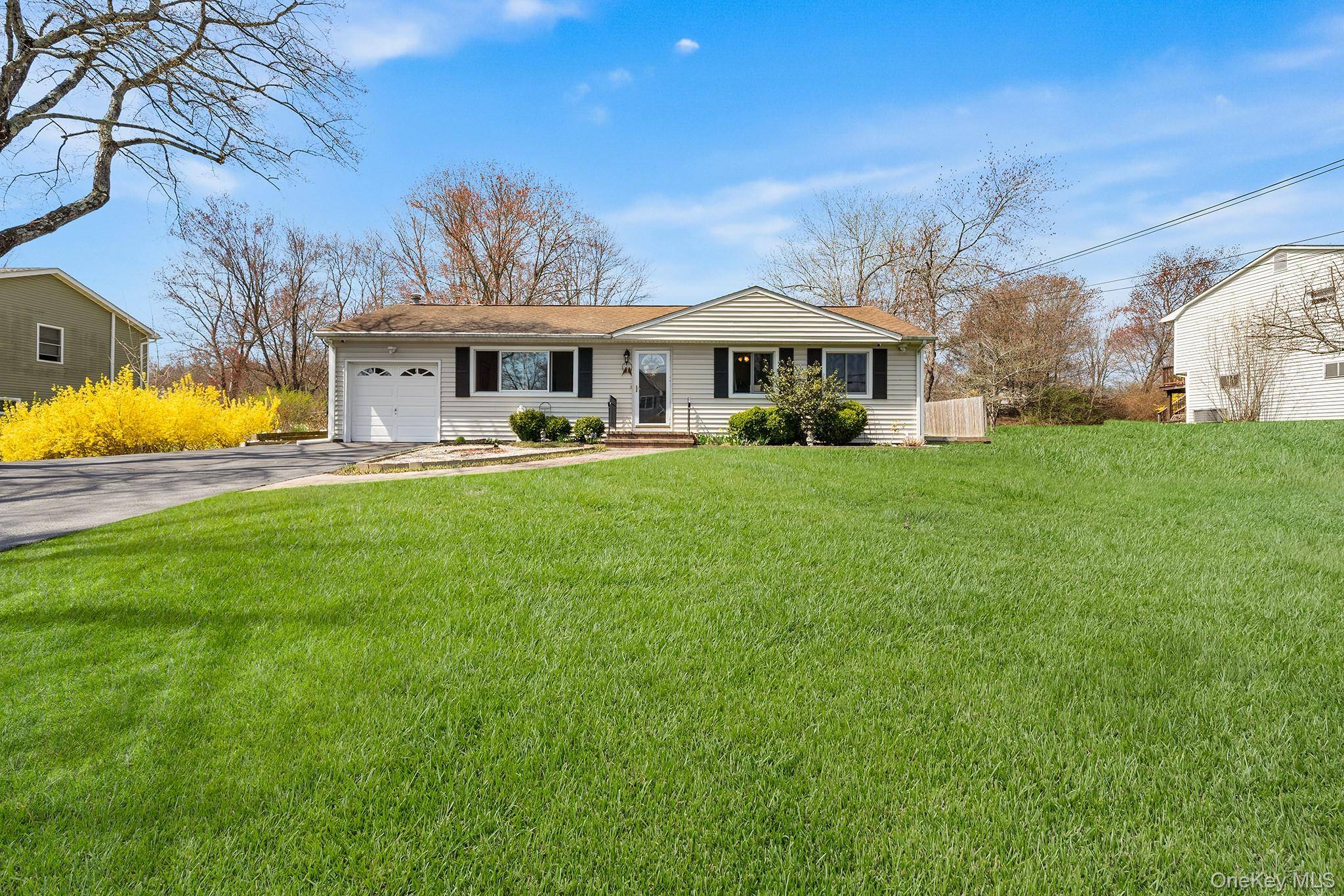 3453 Flanders DR, Yorktown Heights, NY 10598