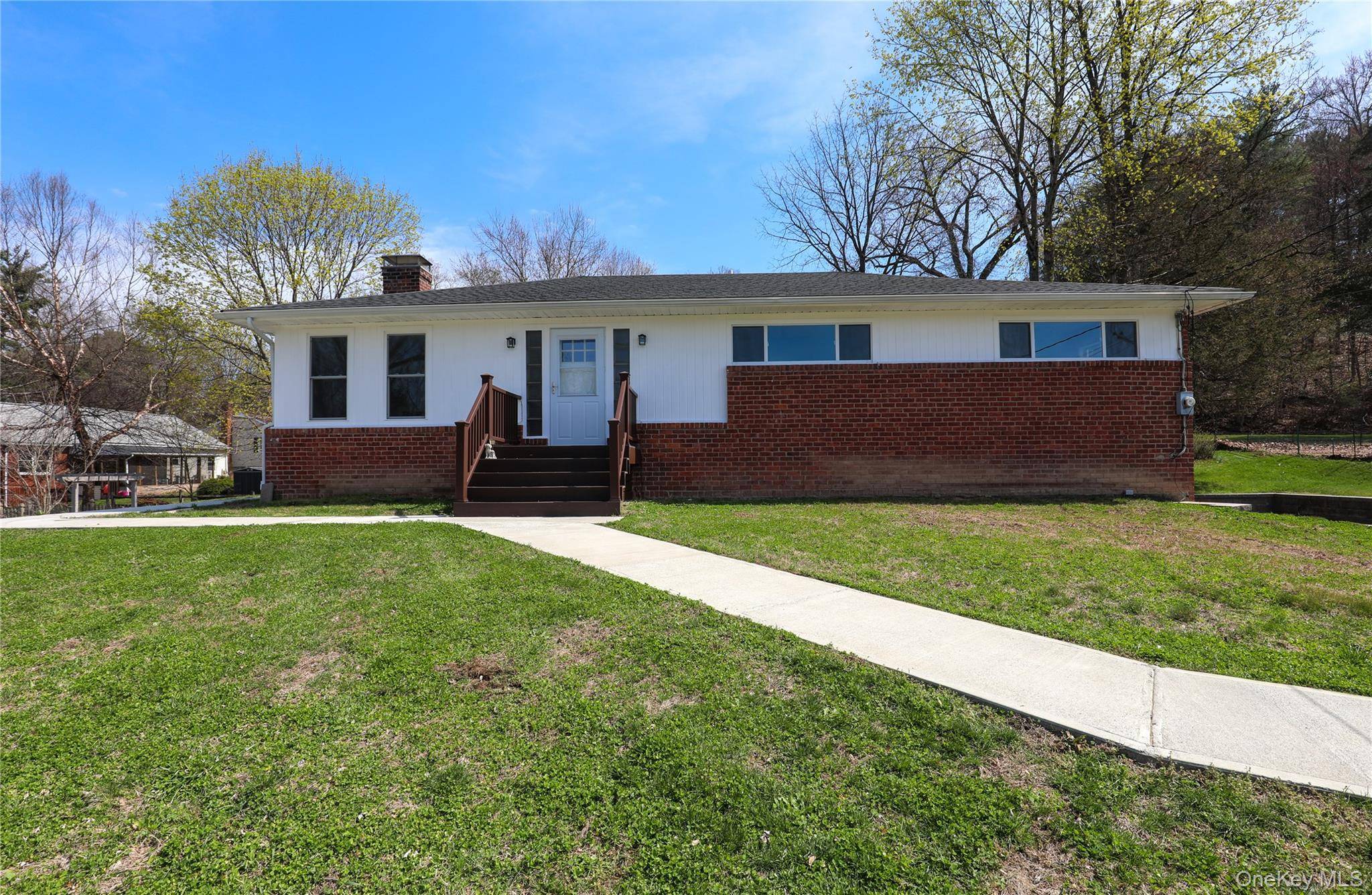 111 Zandhoek RD, Hurley, NY 12443
