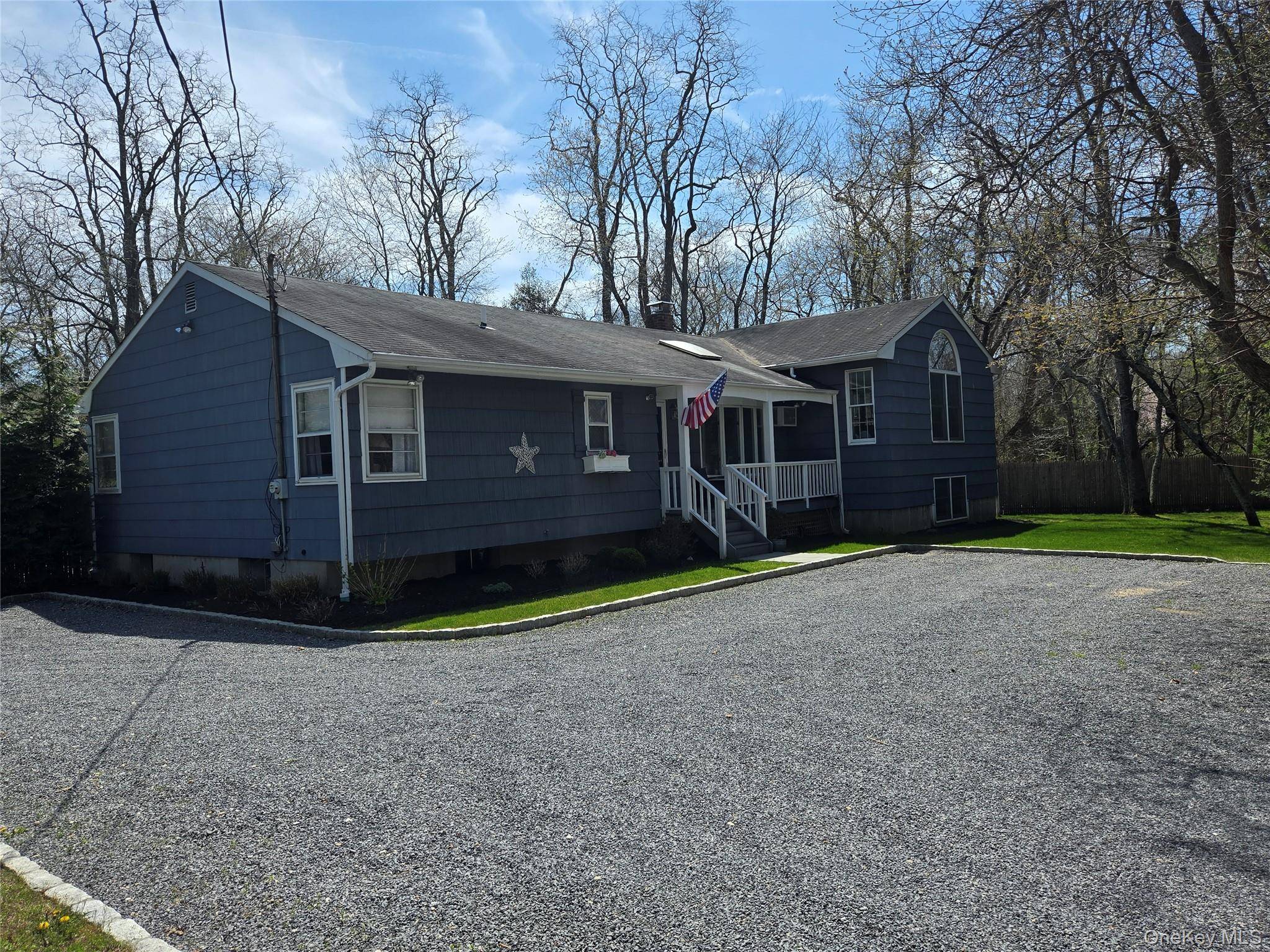 870 Noyack RD, Southampton, NY 11968