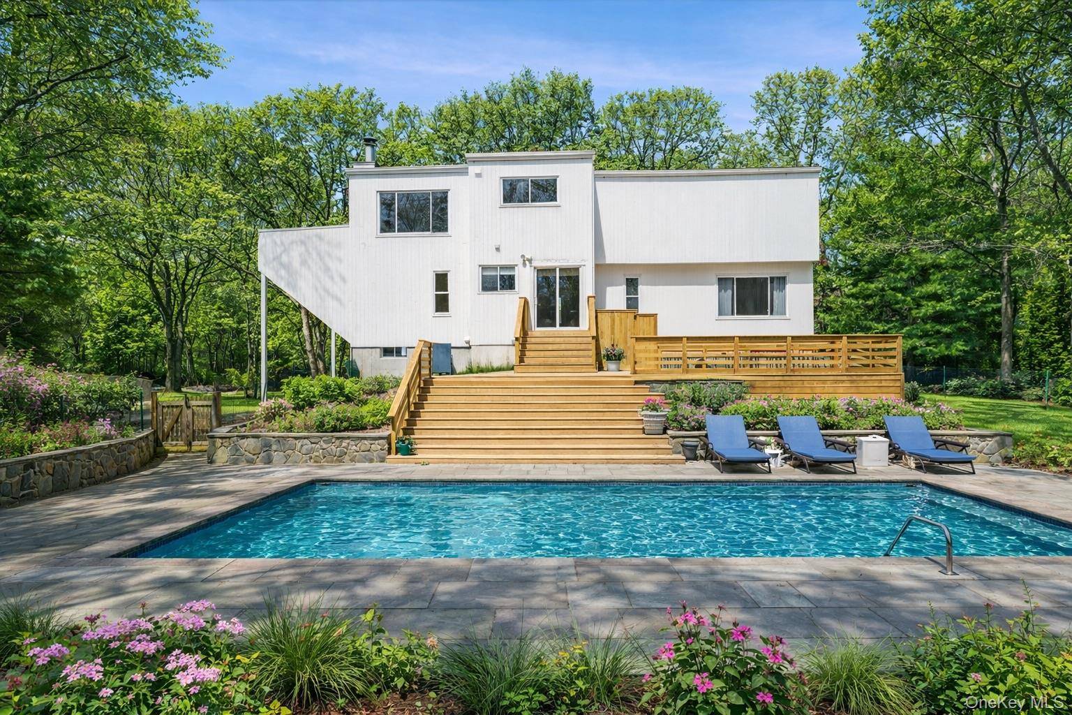 14 Old Trail RD, Water Mill, NY 11976