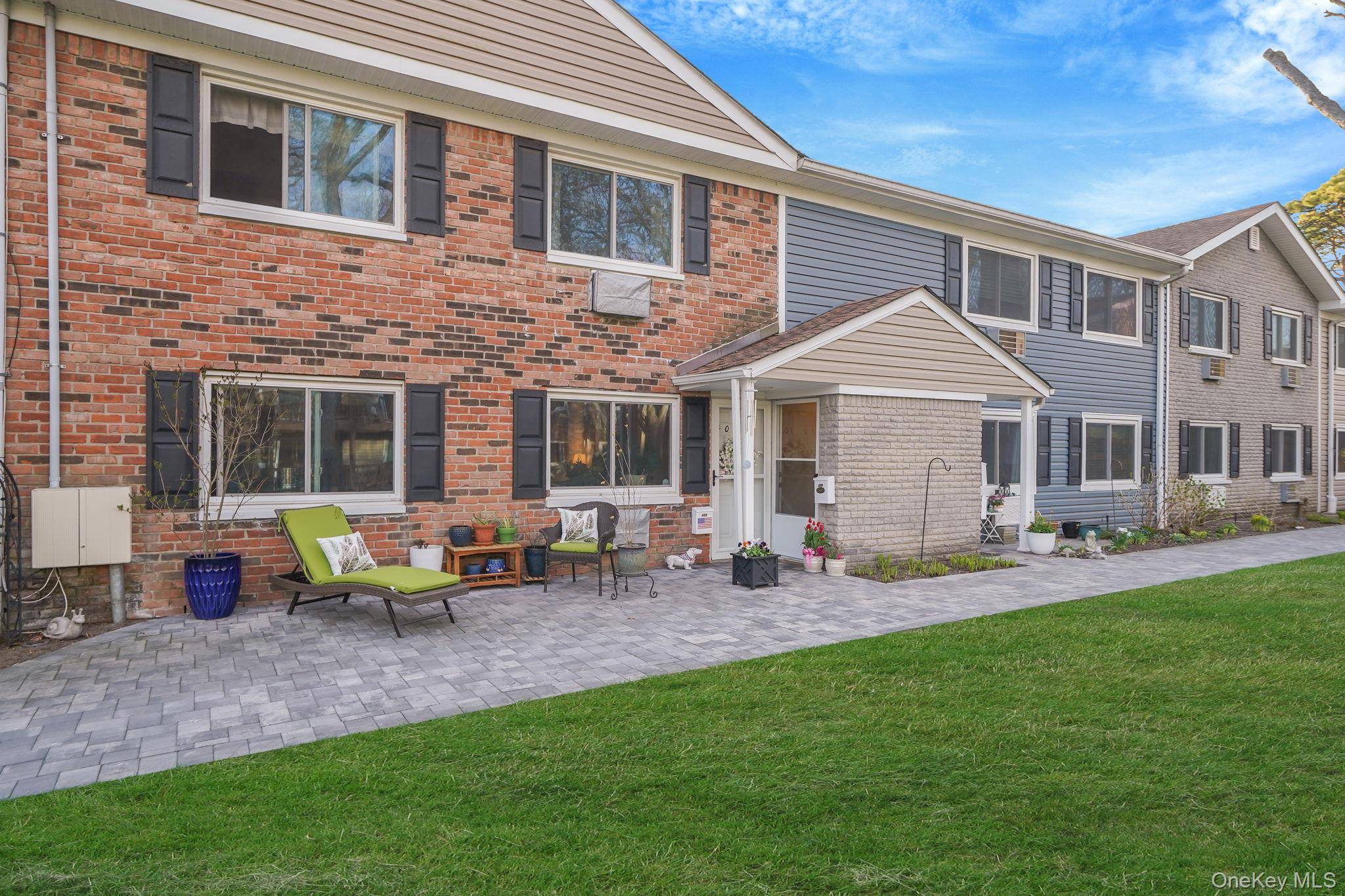 40 W 4th St #103, Patchogue, NY 11772