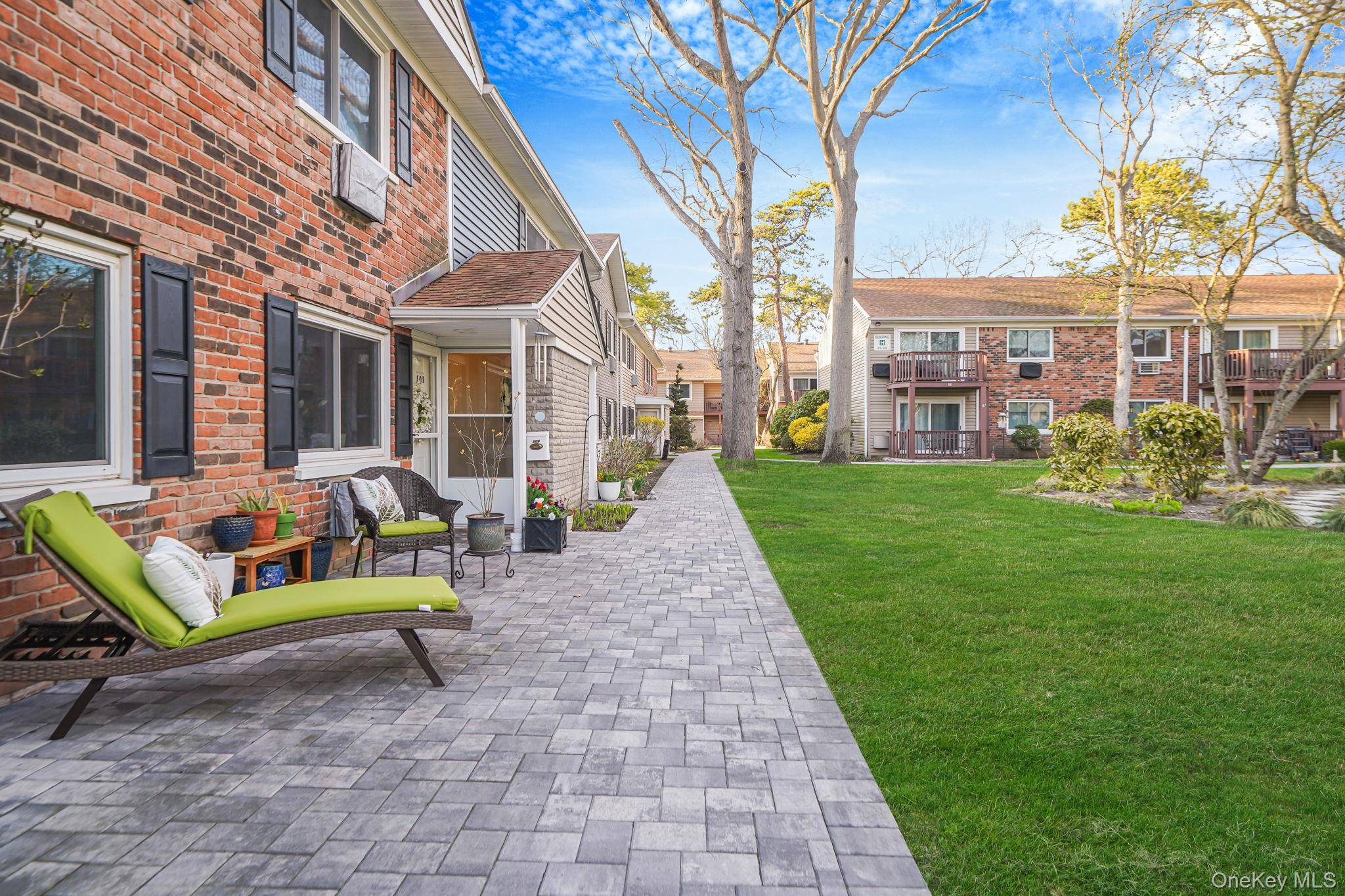 40 W 4th St #103, Patchogue, NY 11772
