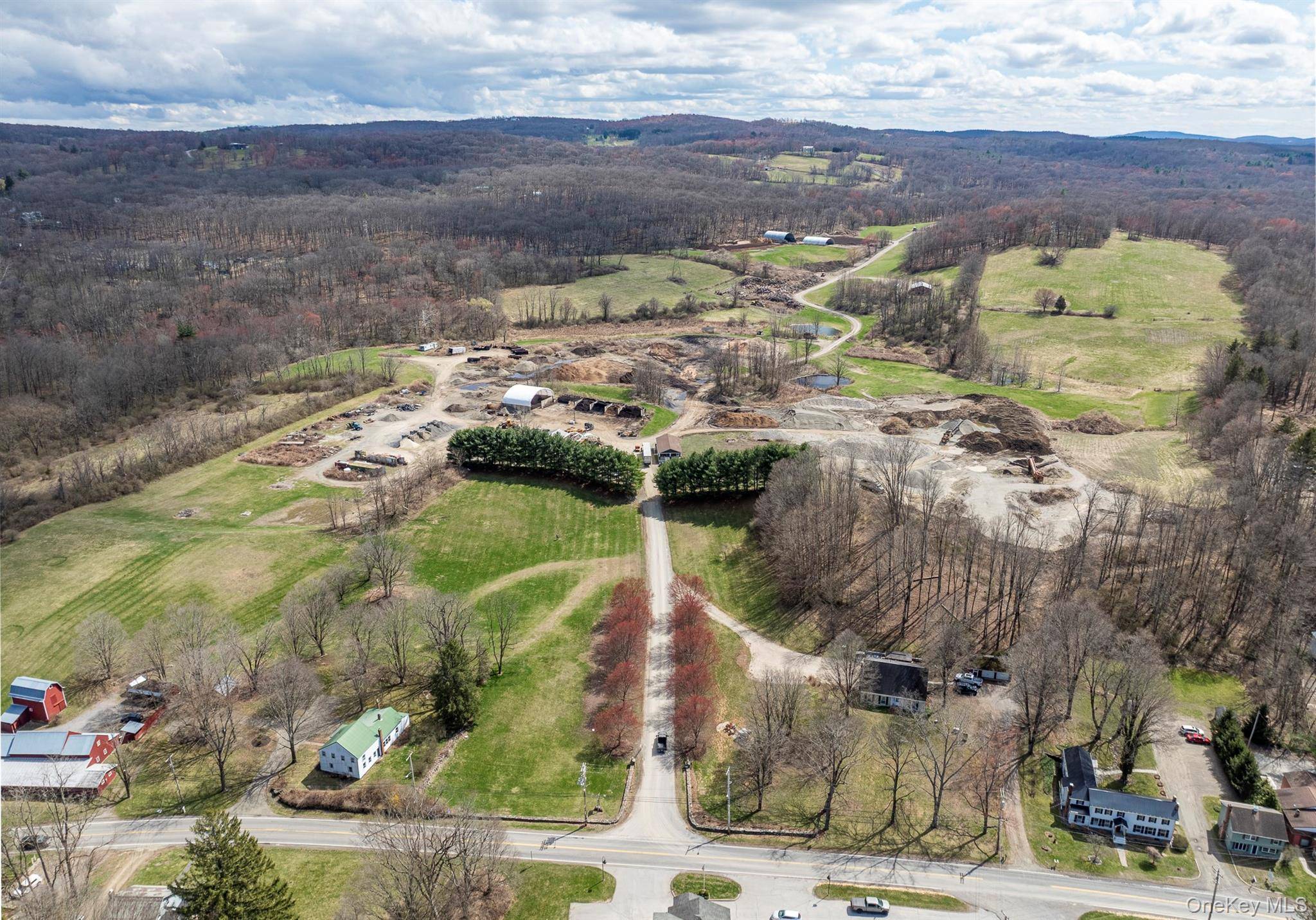 12 Hunns Lake RD, Stanfordville, NY 12581