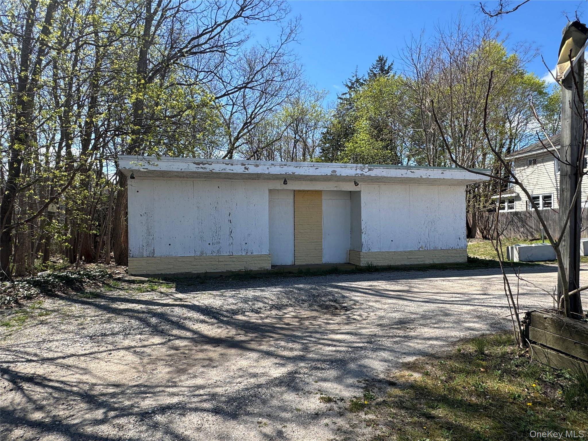 849-853 W Main ST, Riverhead, NY 11901