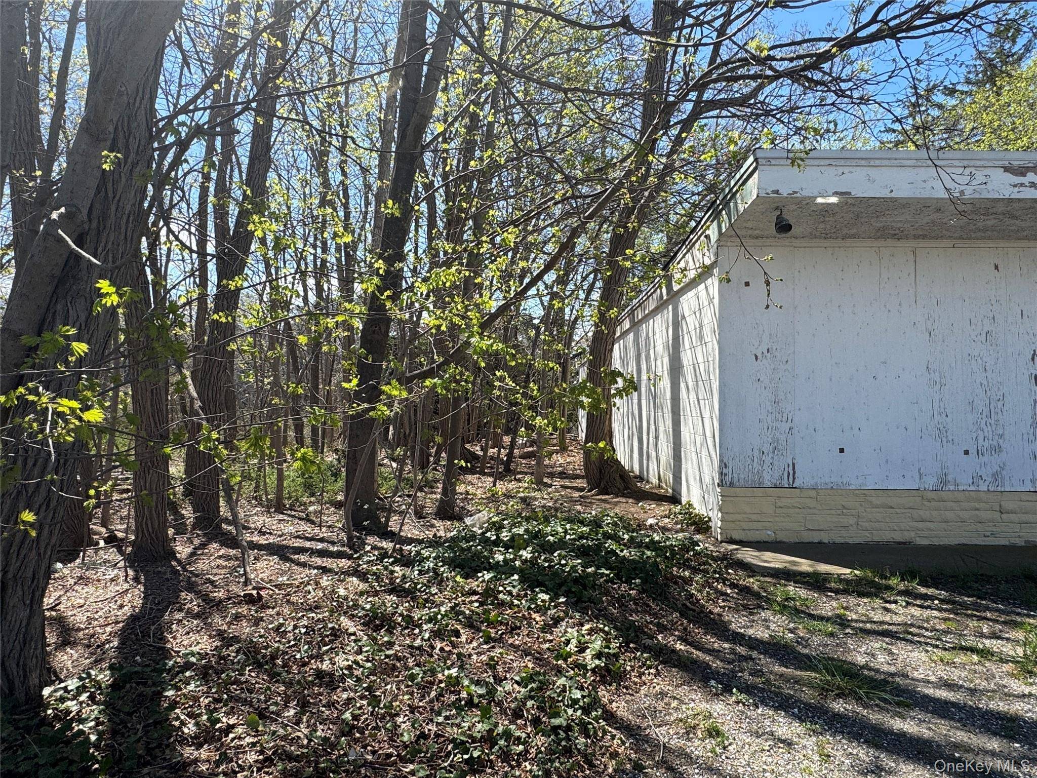 849-853 W Main ST, Riverhead, NY 11901