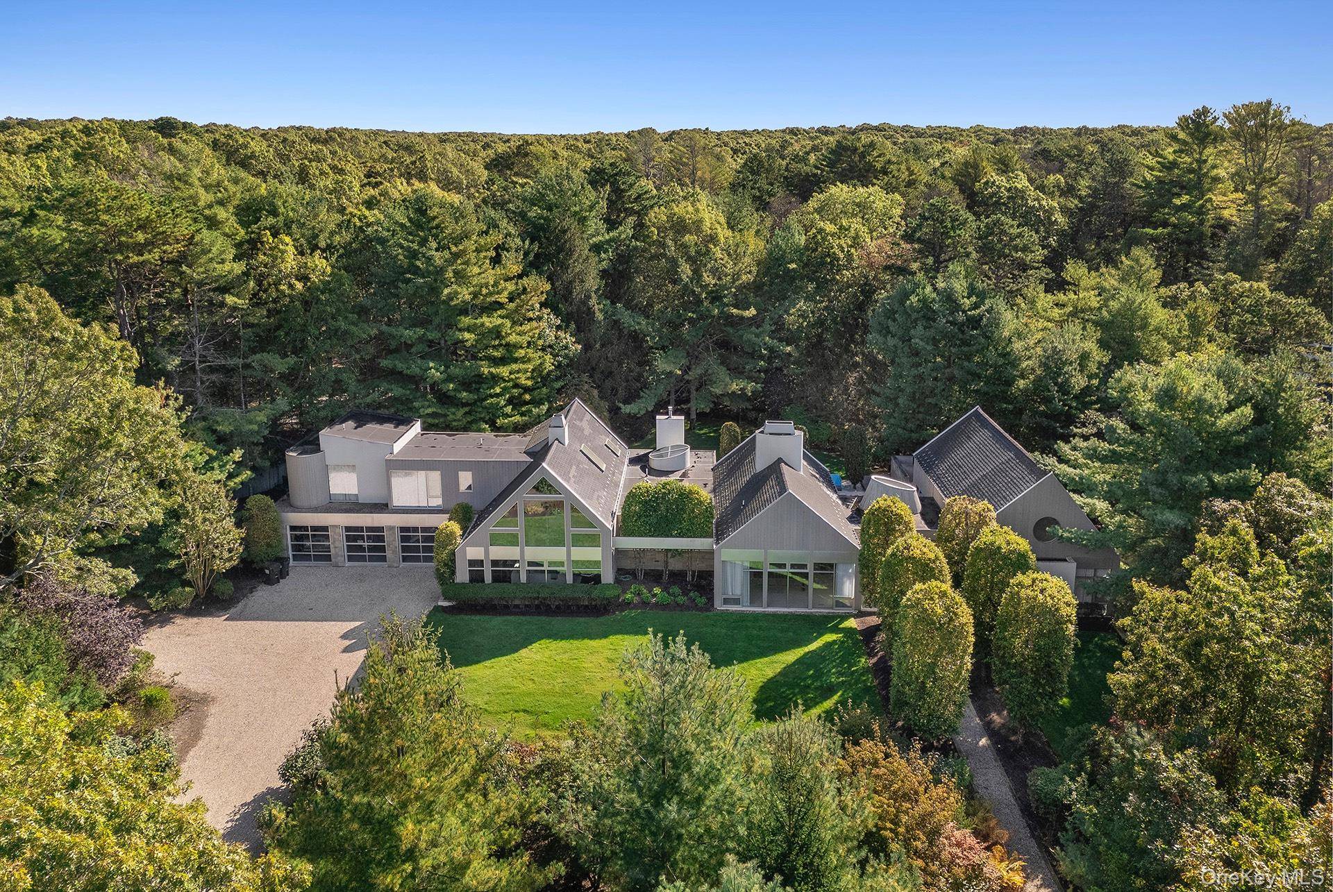 7 Rolling Wood LN, East Hampton, NY 11937