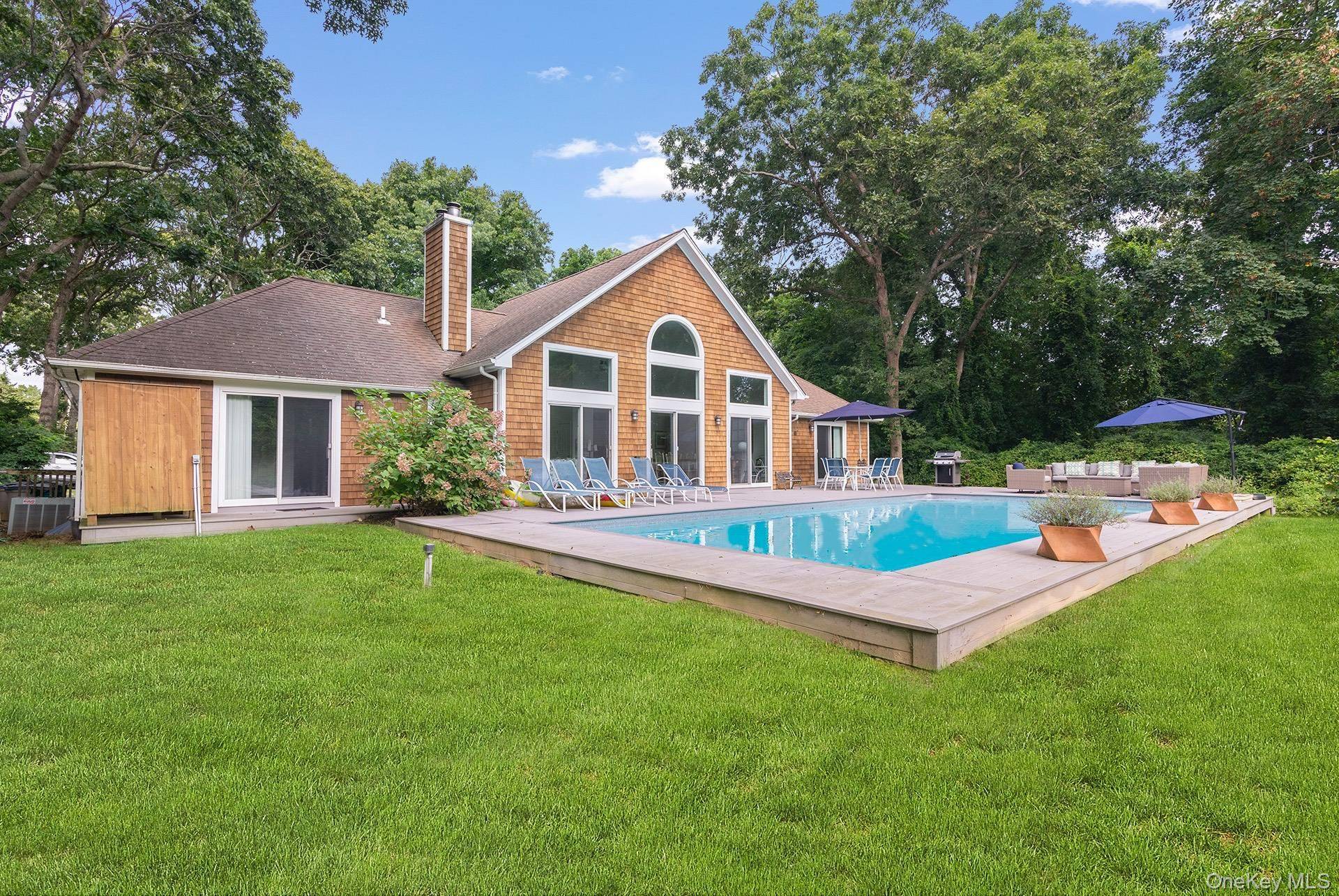 20 Cutter CT, East Hampton, NY 11937