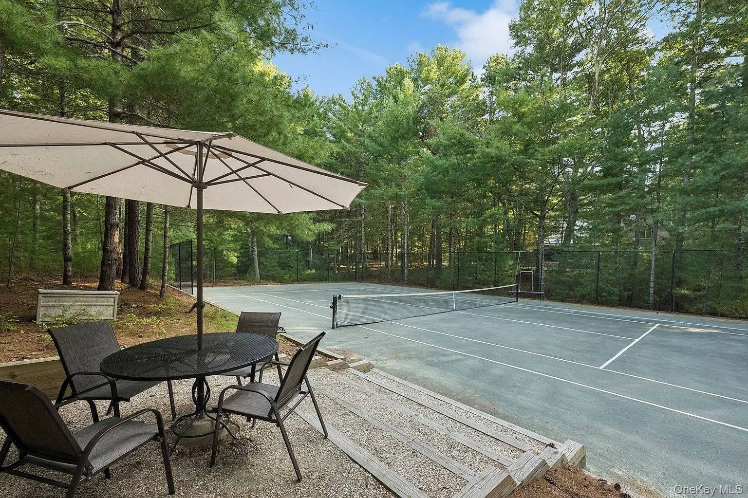 33 Oak Hill LN, East Hampton, NY 11937