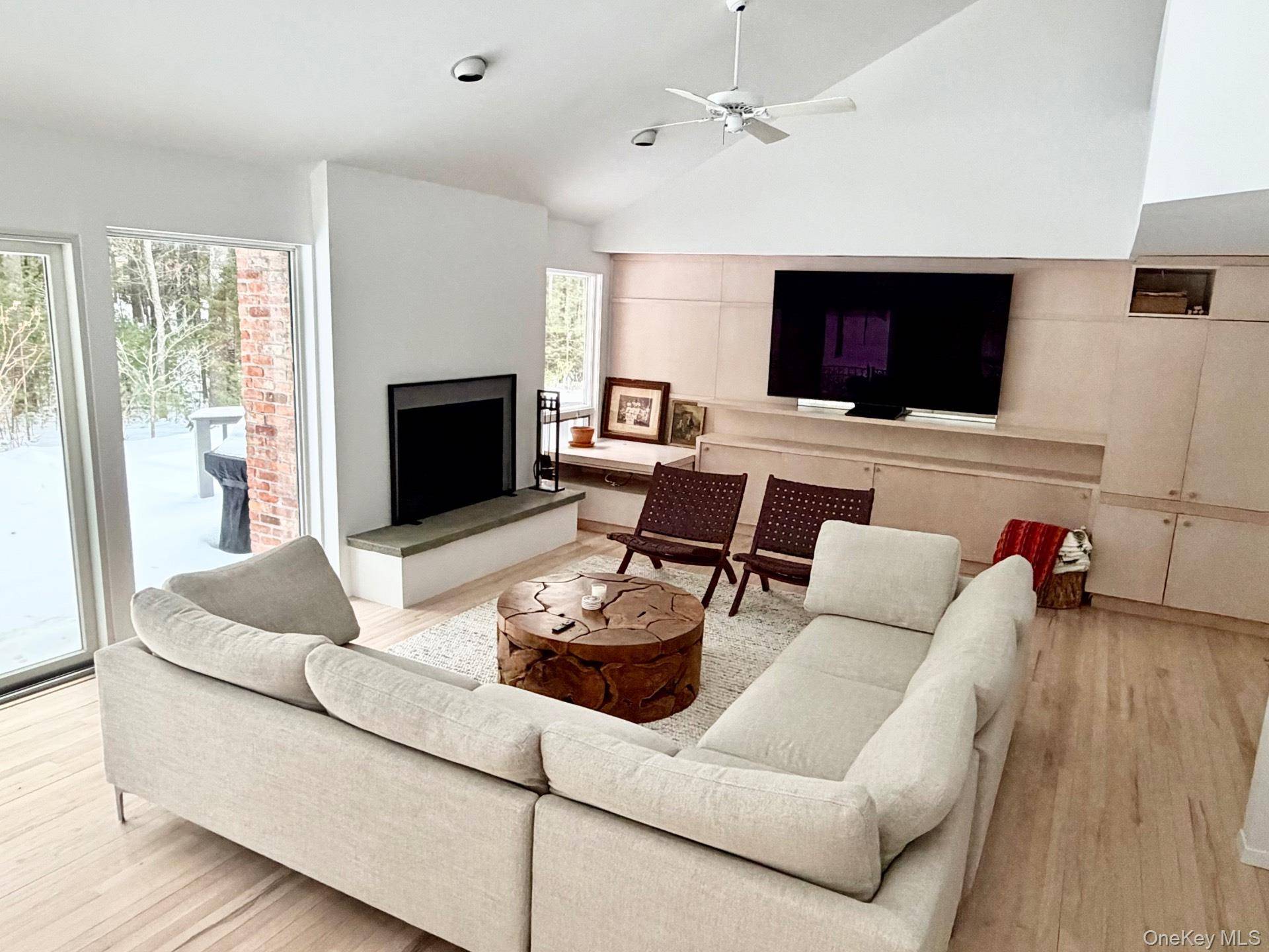 33 Oak Hill LN, East Hampton, NY 11937