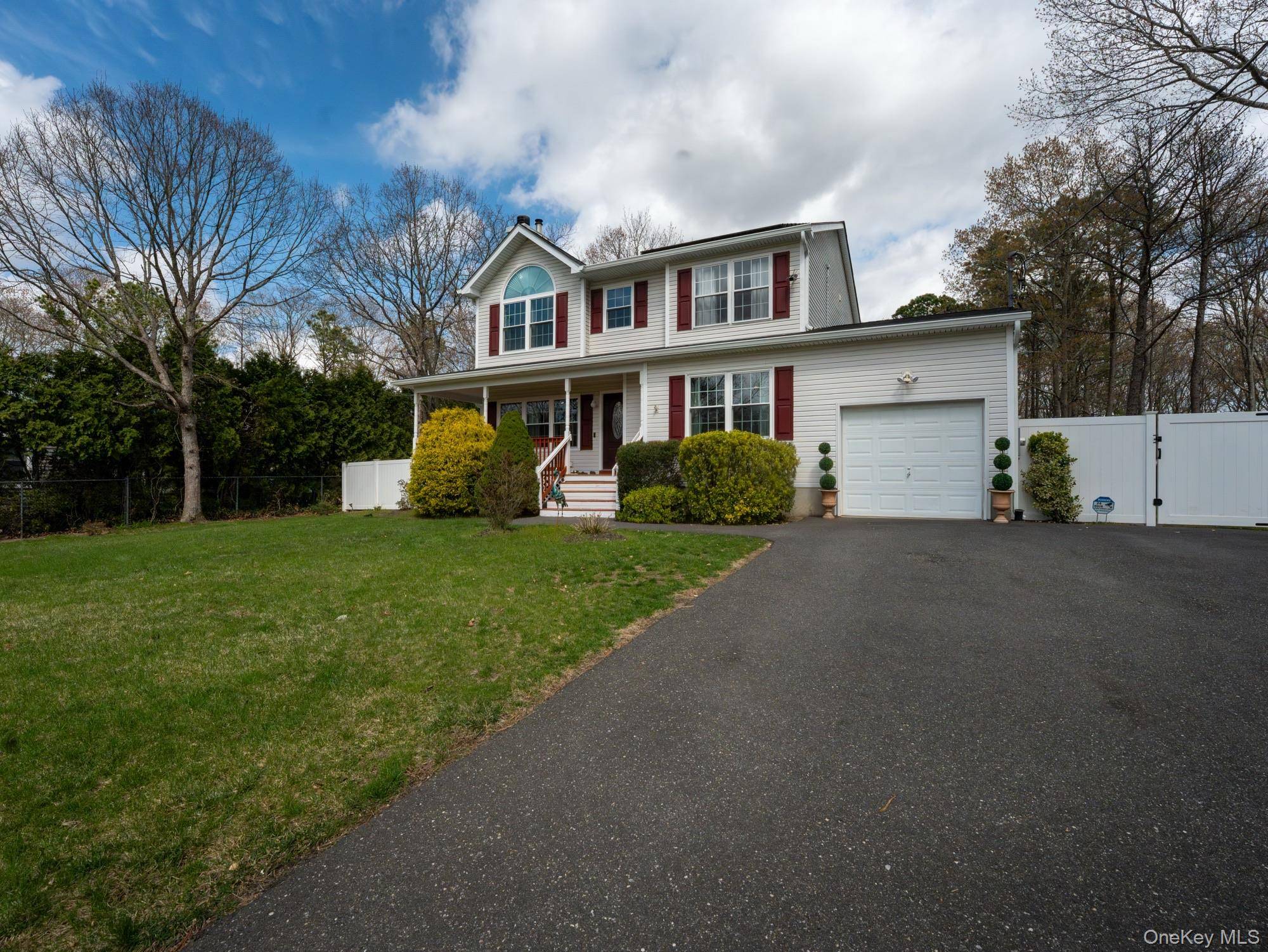 49 S Cozine RD, Center Moriches, NY 11934