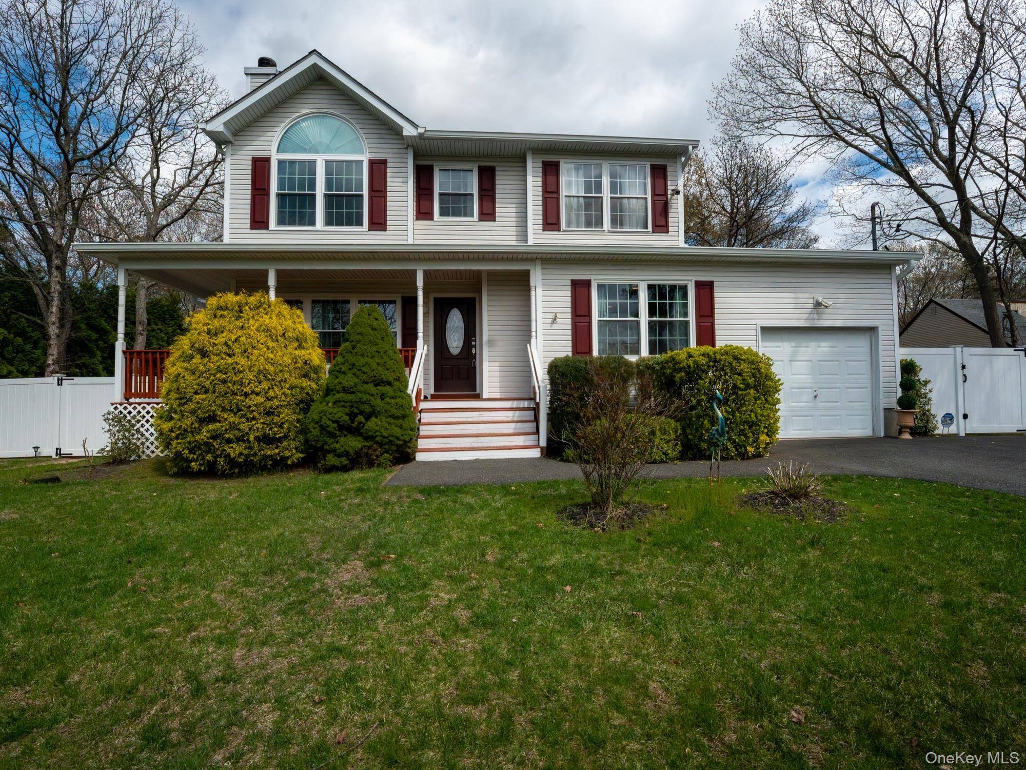 49 S Cozine RD, Center Moriches, NY 11934